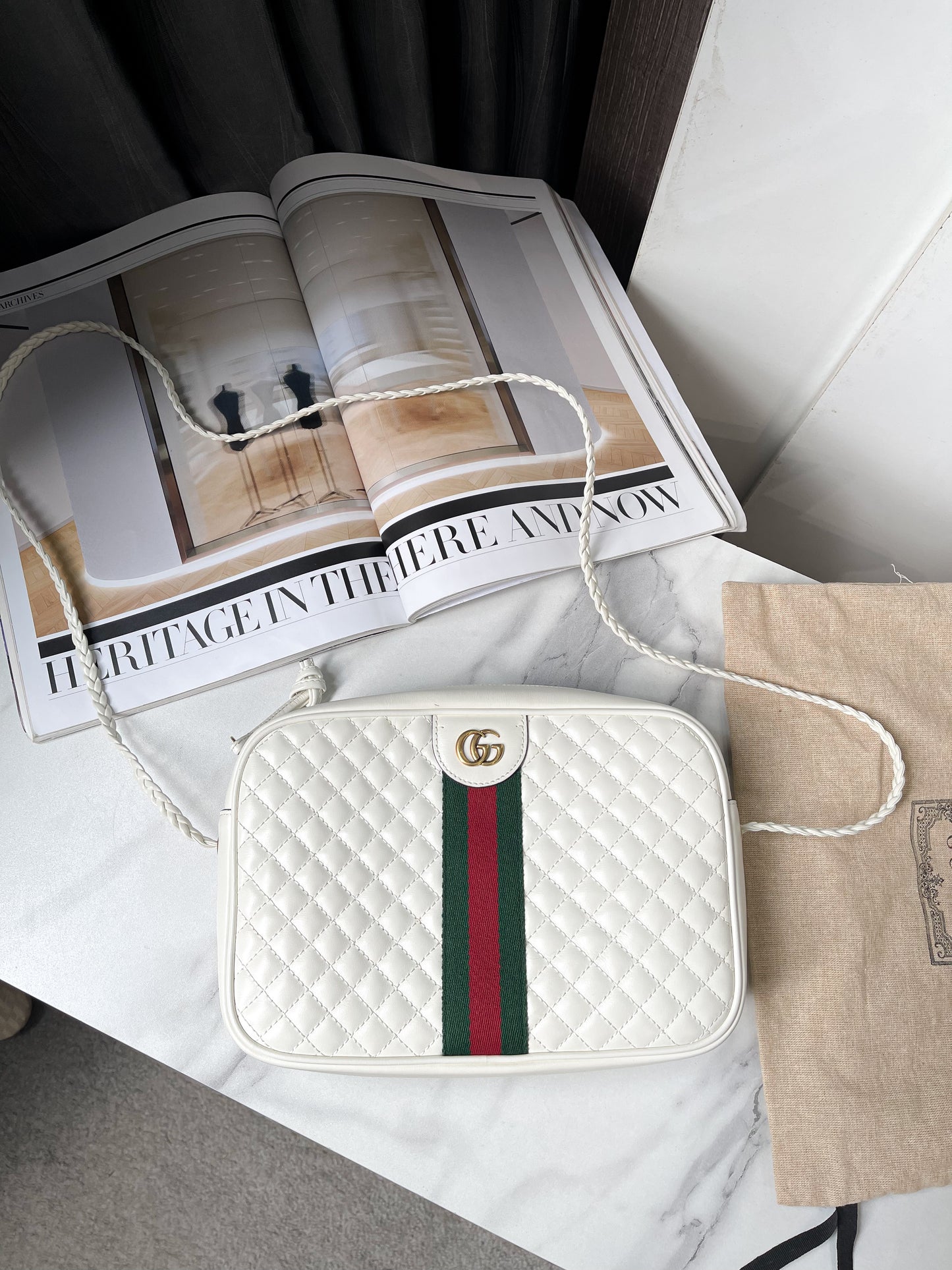 A Gucci Crossbody Trắng