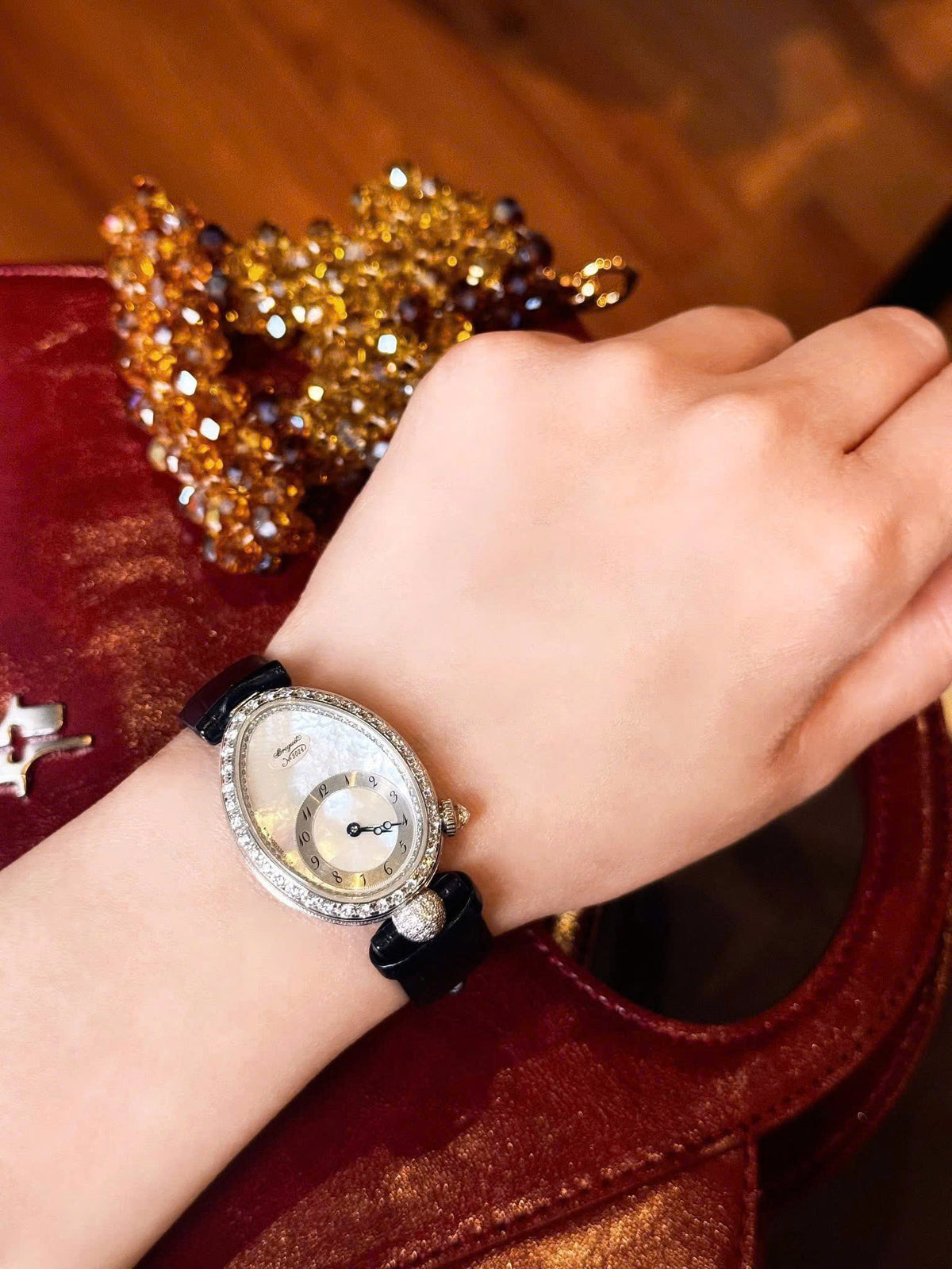Breguet Reine de Naples Mini 8928BB trên tay