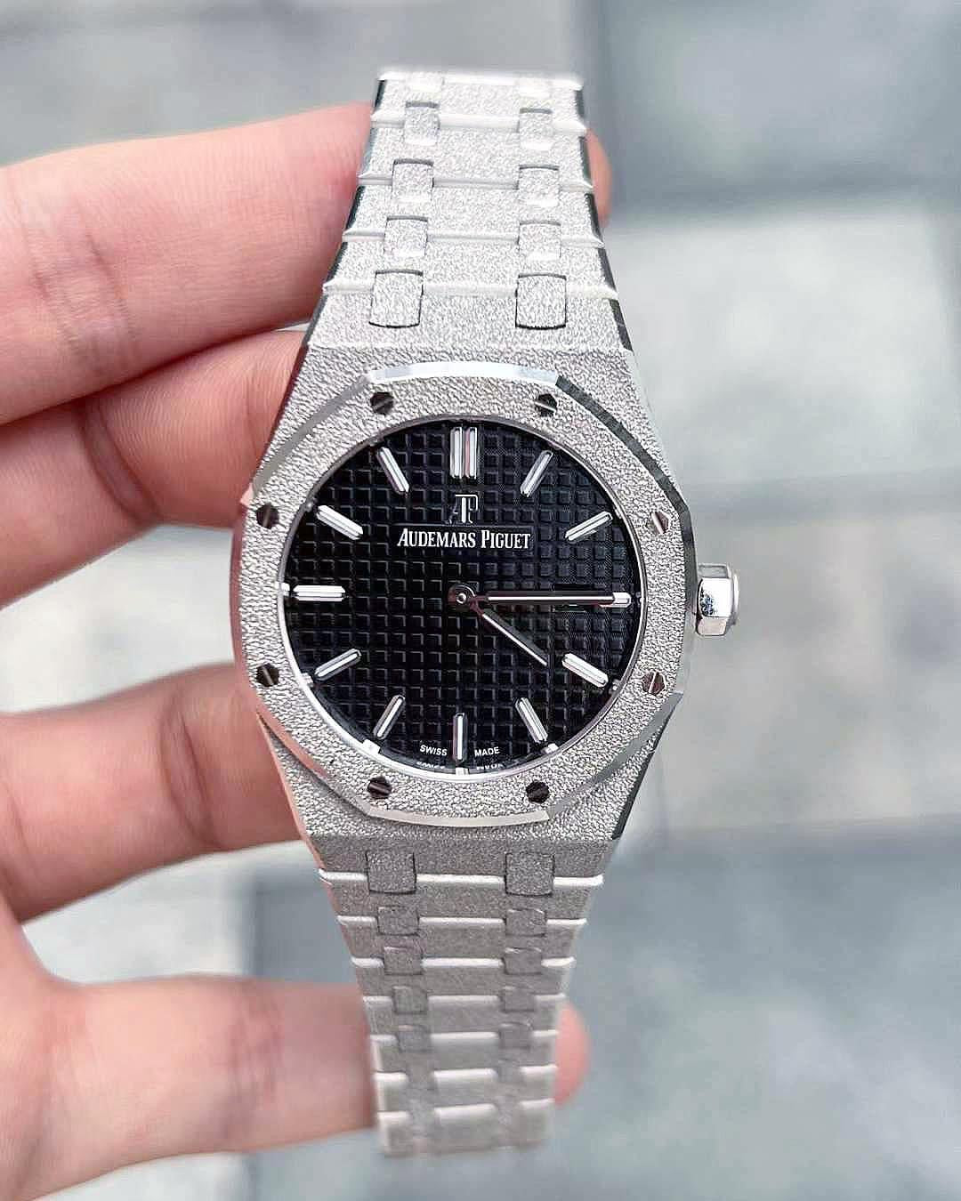 Đồng Hồ Audemars Piguet Royal Oak 67653BC size 33mm