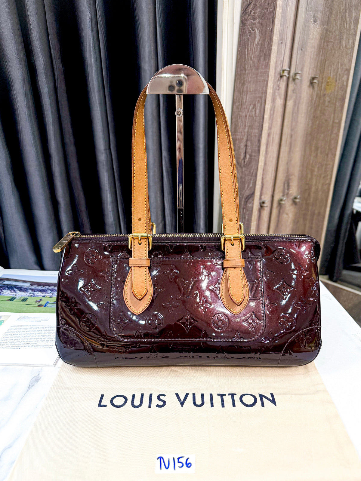A A LV Handbag Vernis TV156