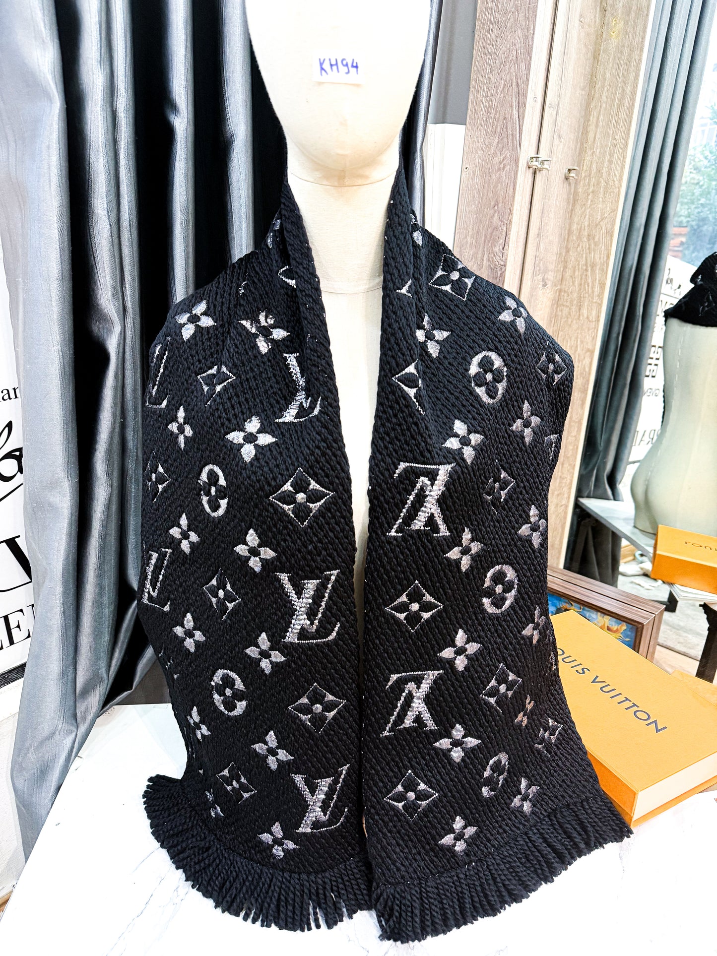 Khăn LV Len Ánh Kim Đen KH94 6/1