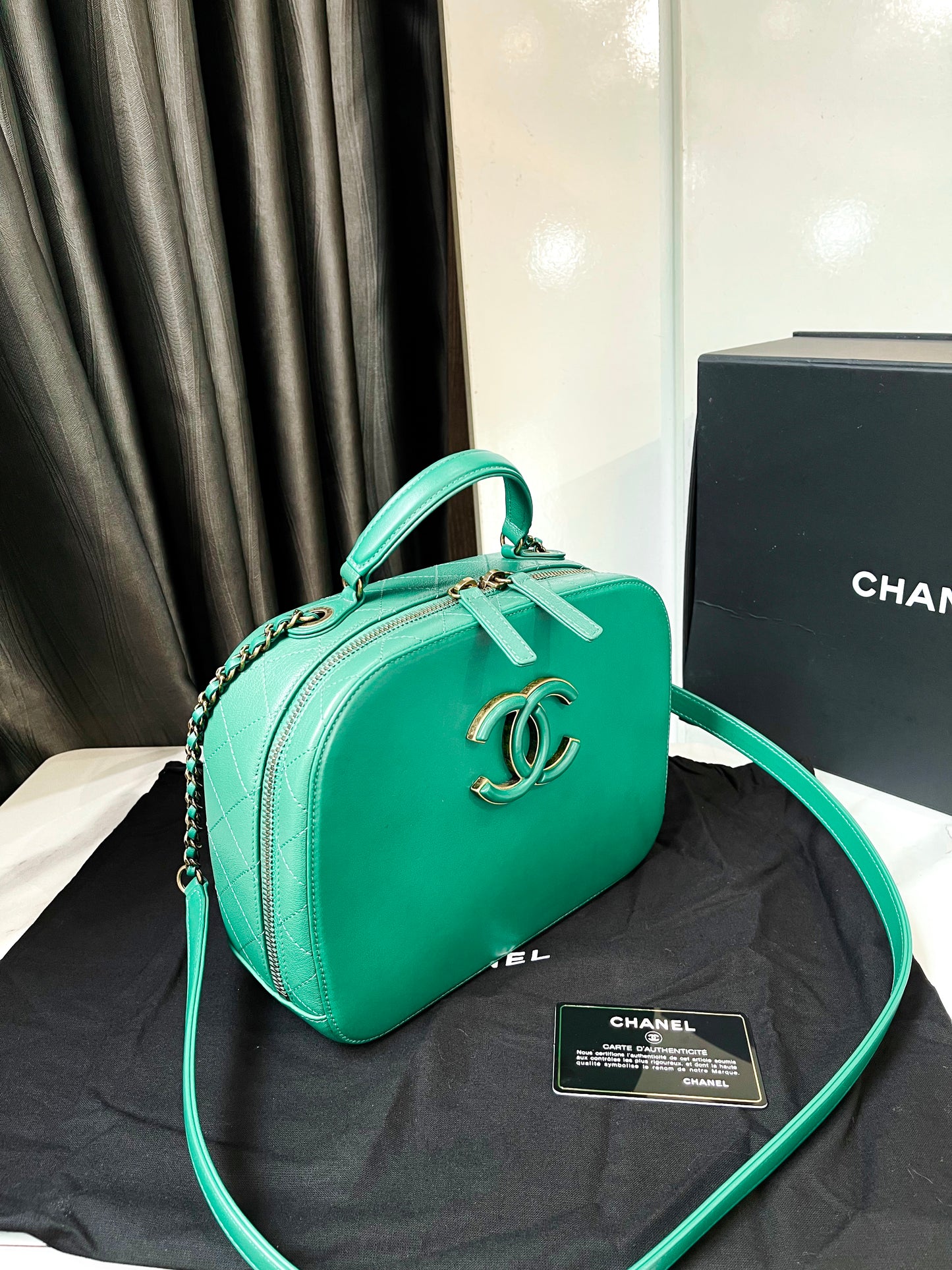 Chanel Vanity Xanh