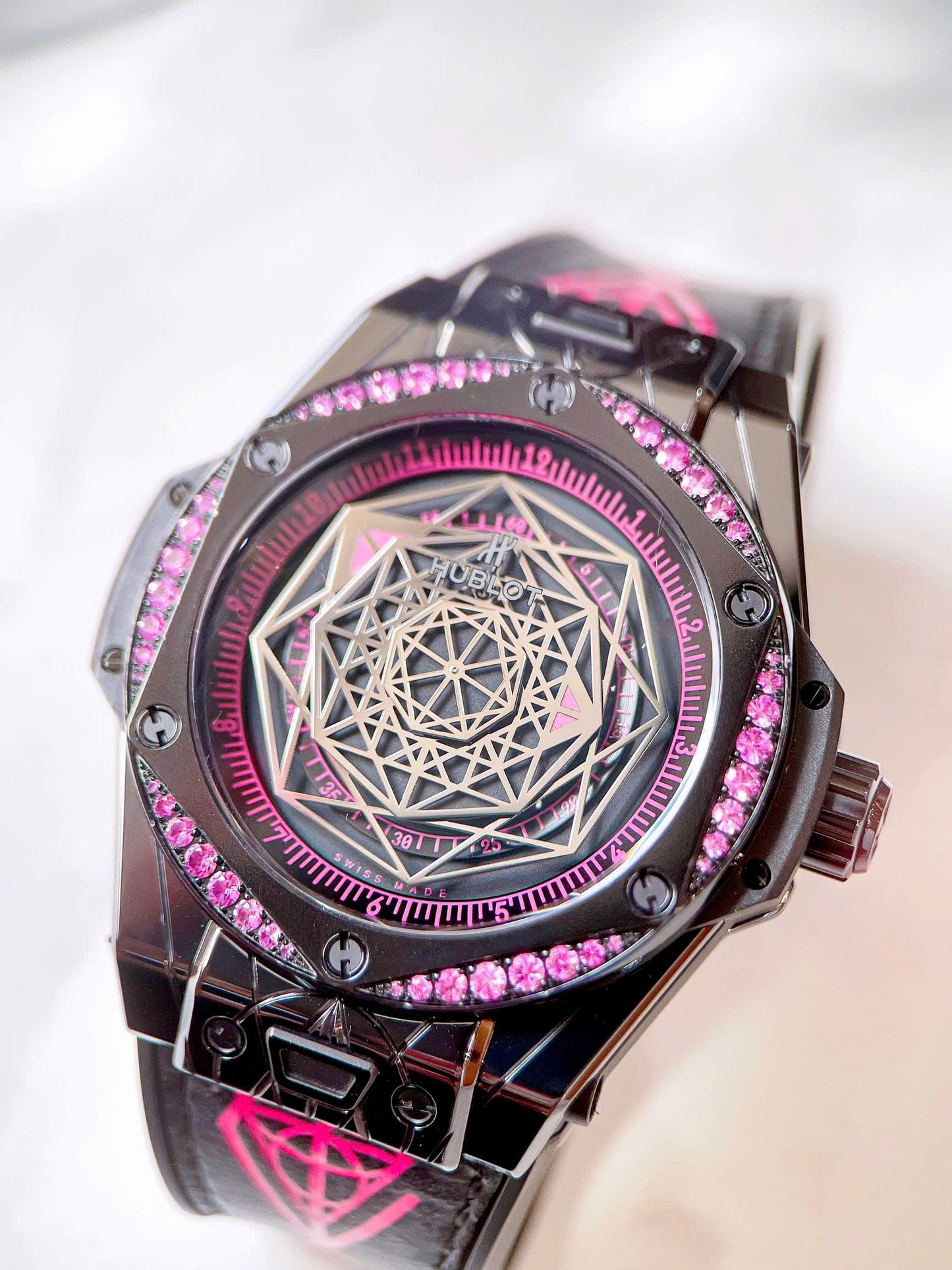 Đồng Hồ Hublot Sang Bleu 39mm Black Pink Limited 100pcs