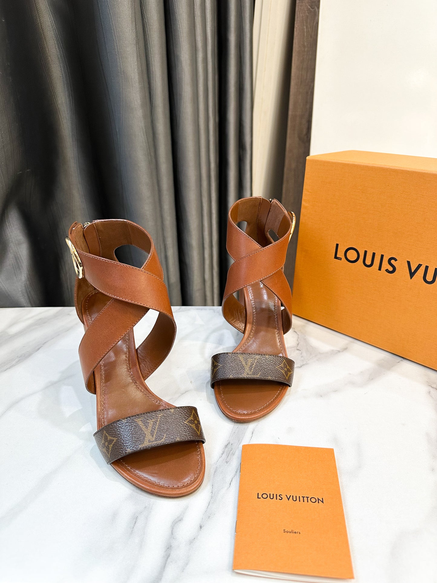 Sandal LV Nâu Size 38.5