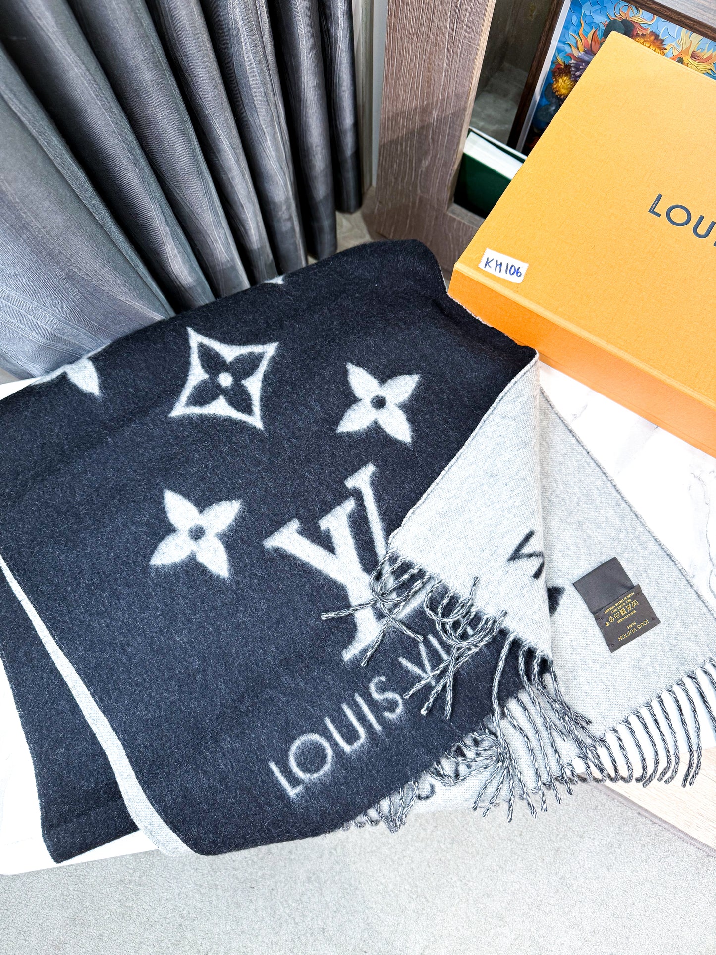 Khăn LV Cashmere Đen Ghi KH106