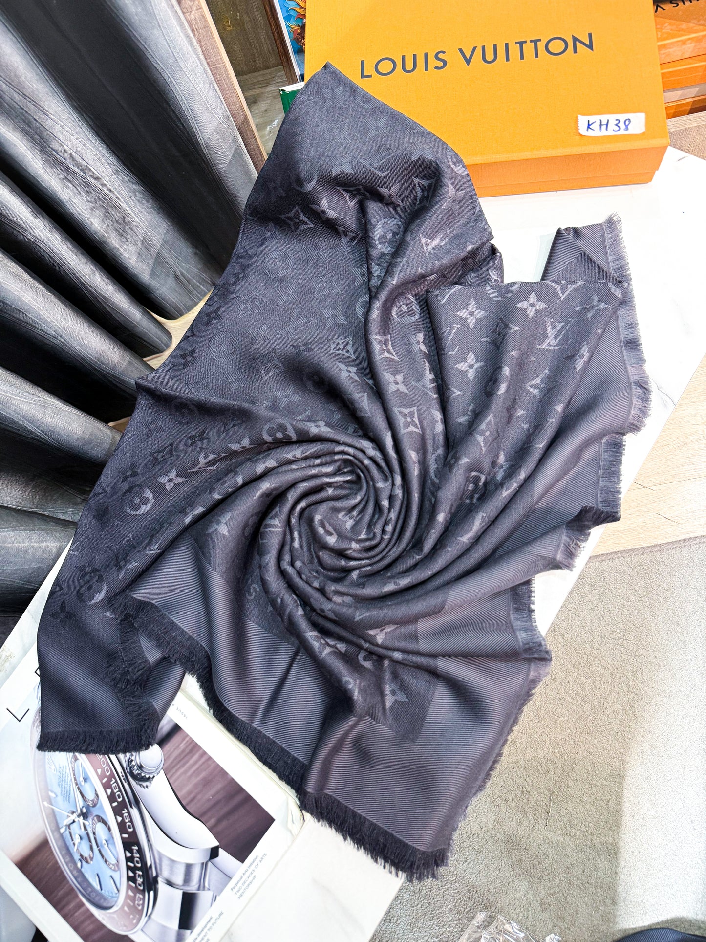 Khăn LV Grey KH38 13/11