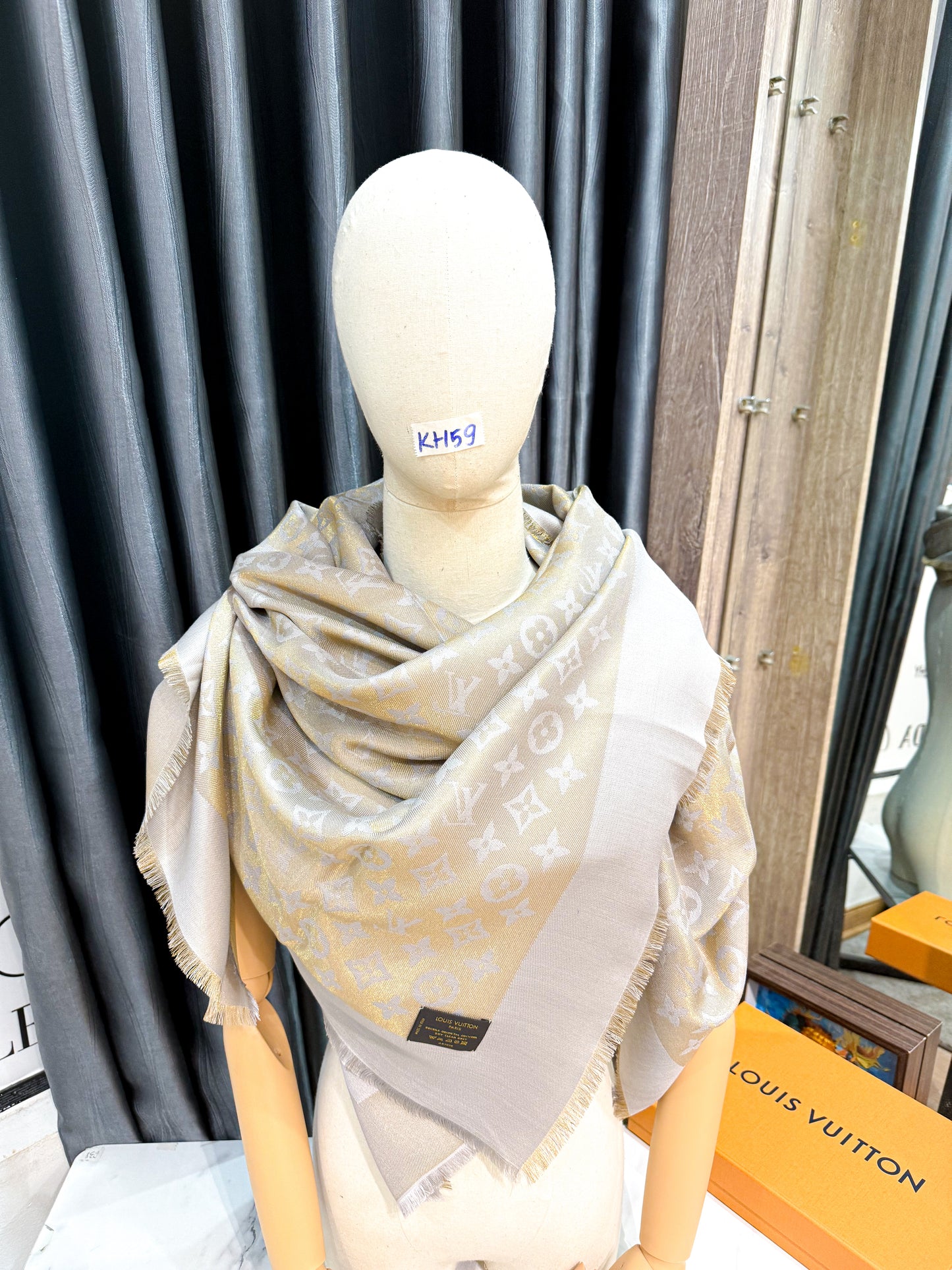 Khăn LV Ánh Kim Ghi Vàng KH59 28/11