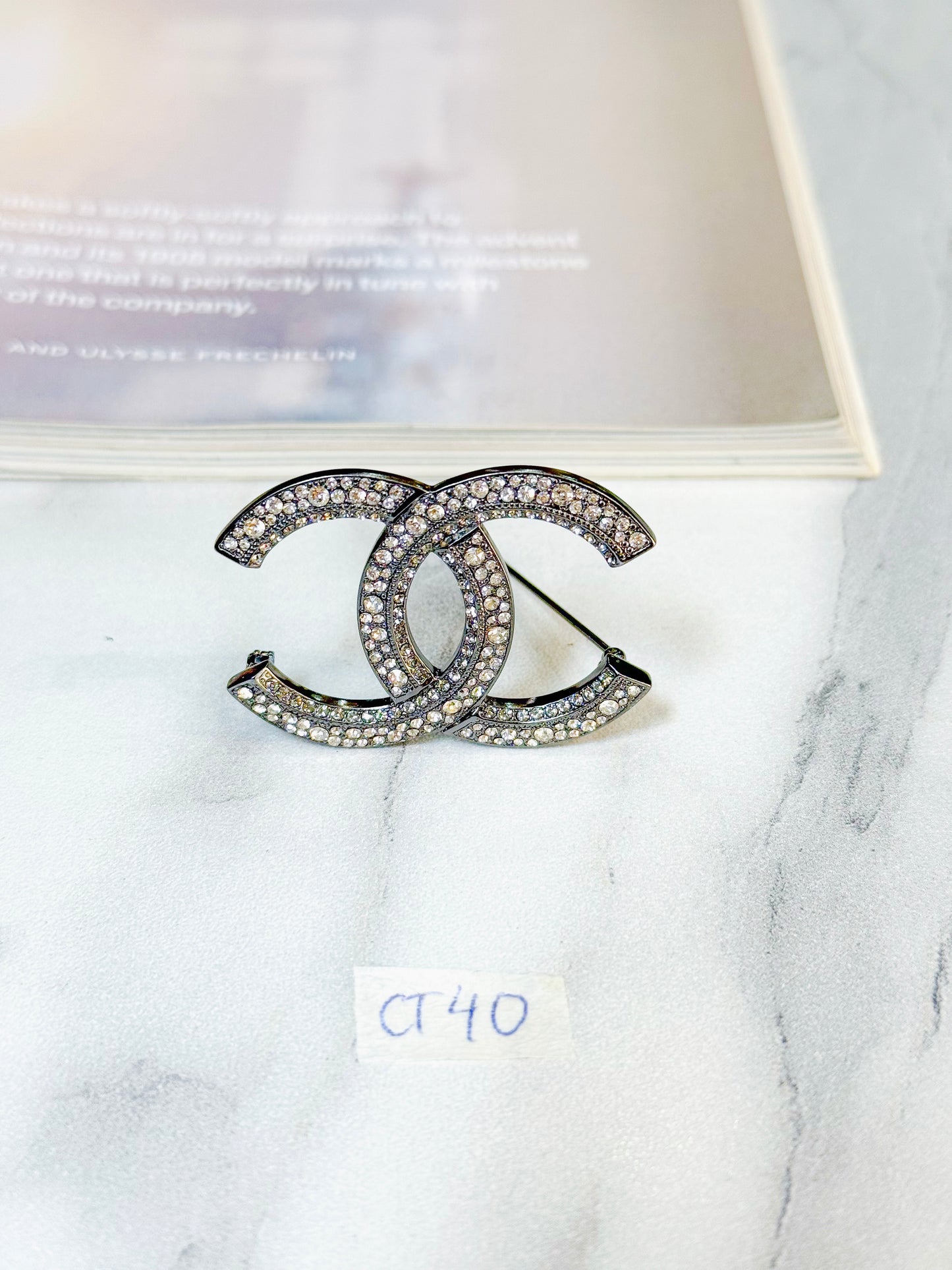 Cài Áo Chanel CT40