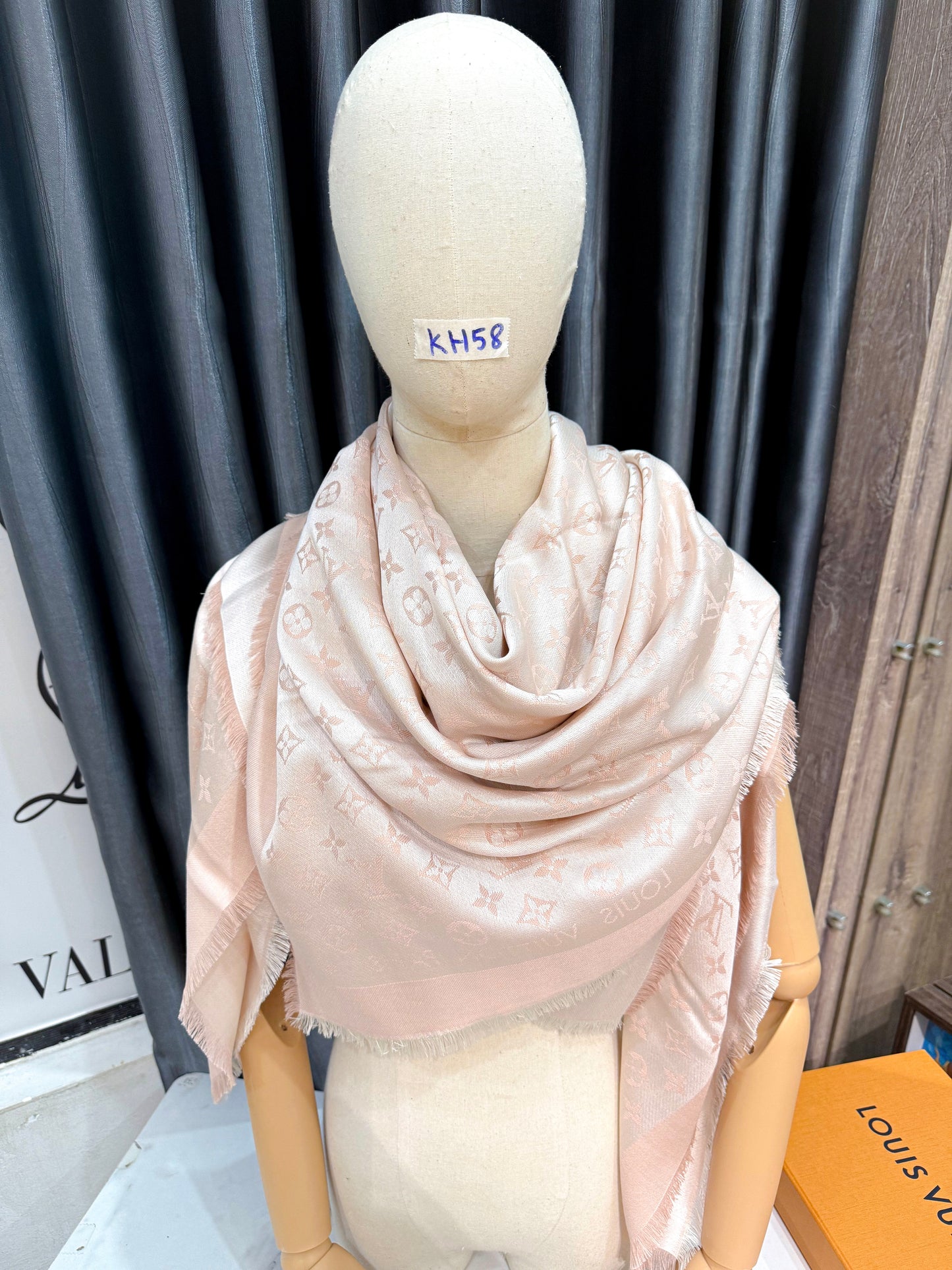 Khăn LV Hồng Denim KH58 28/11