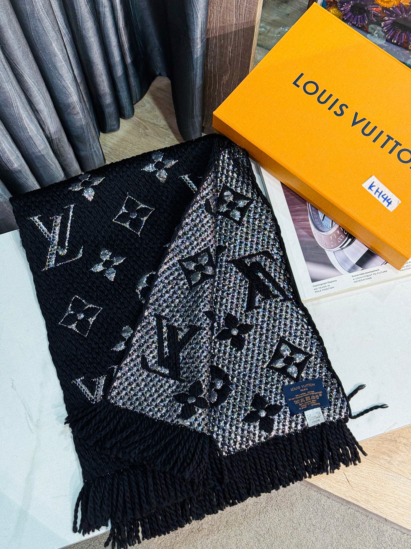 Khăn Len LV Đen Ánh Kim KH44 16/11