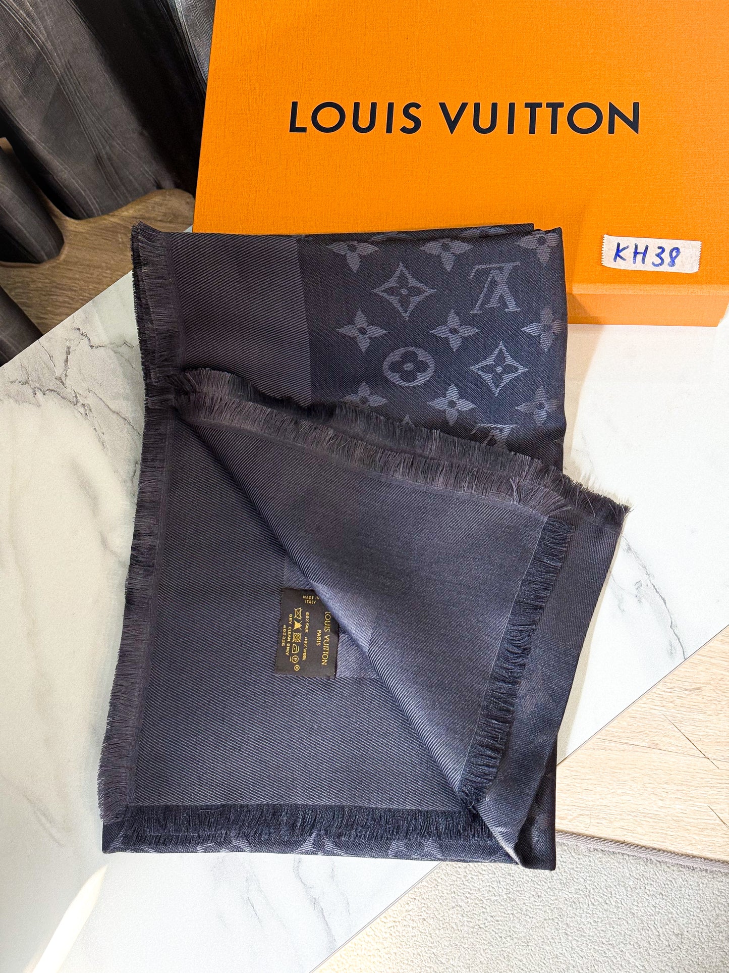 Khăn LV Grey KH38 13/11