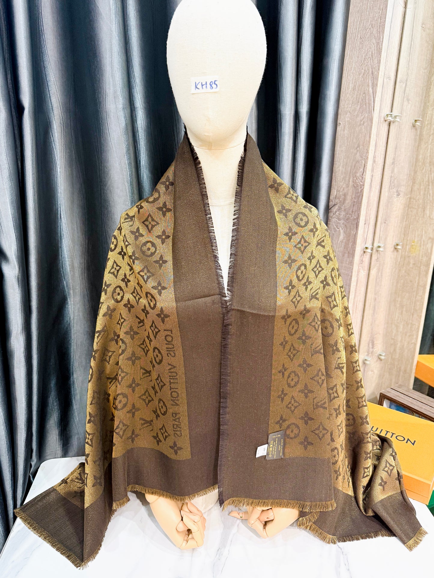 Khăn LV Nâu Ánh Kim KH85 20/12