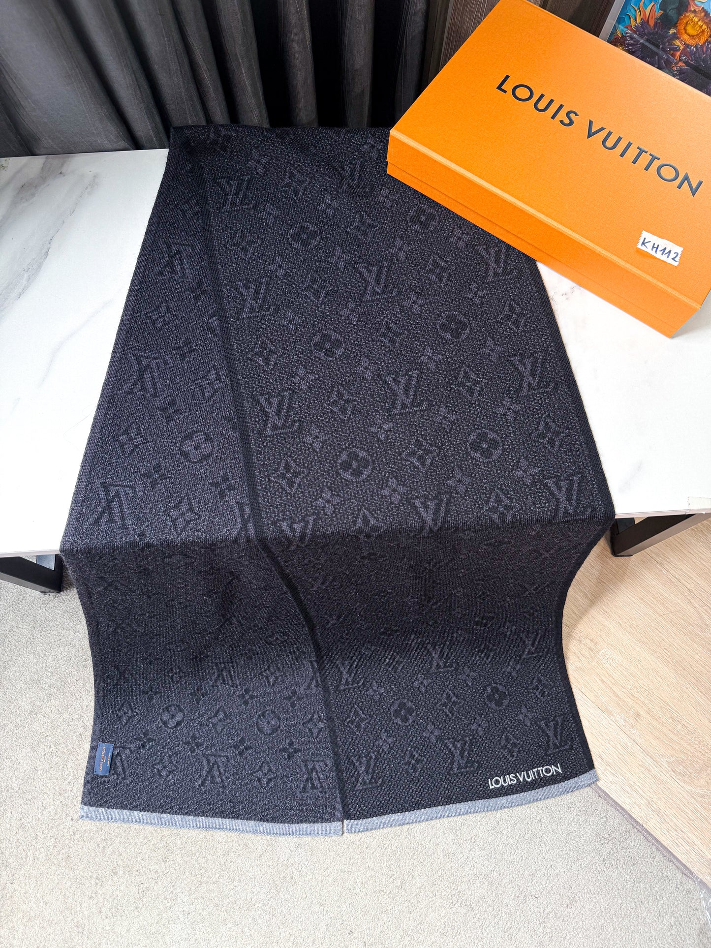 Khăn Len LV Đen Ghi KH112