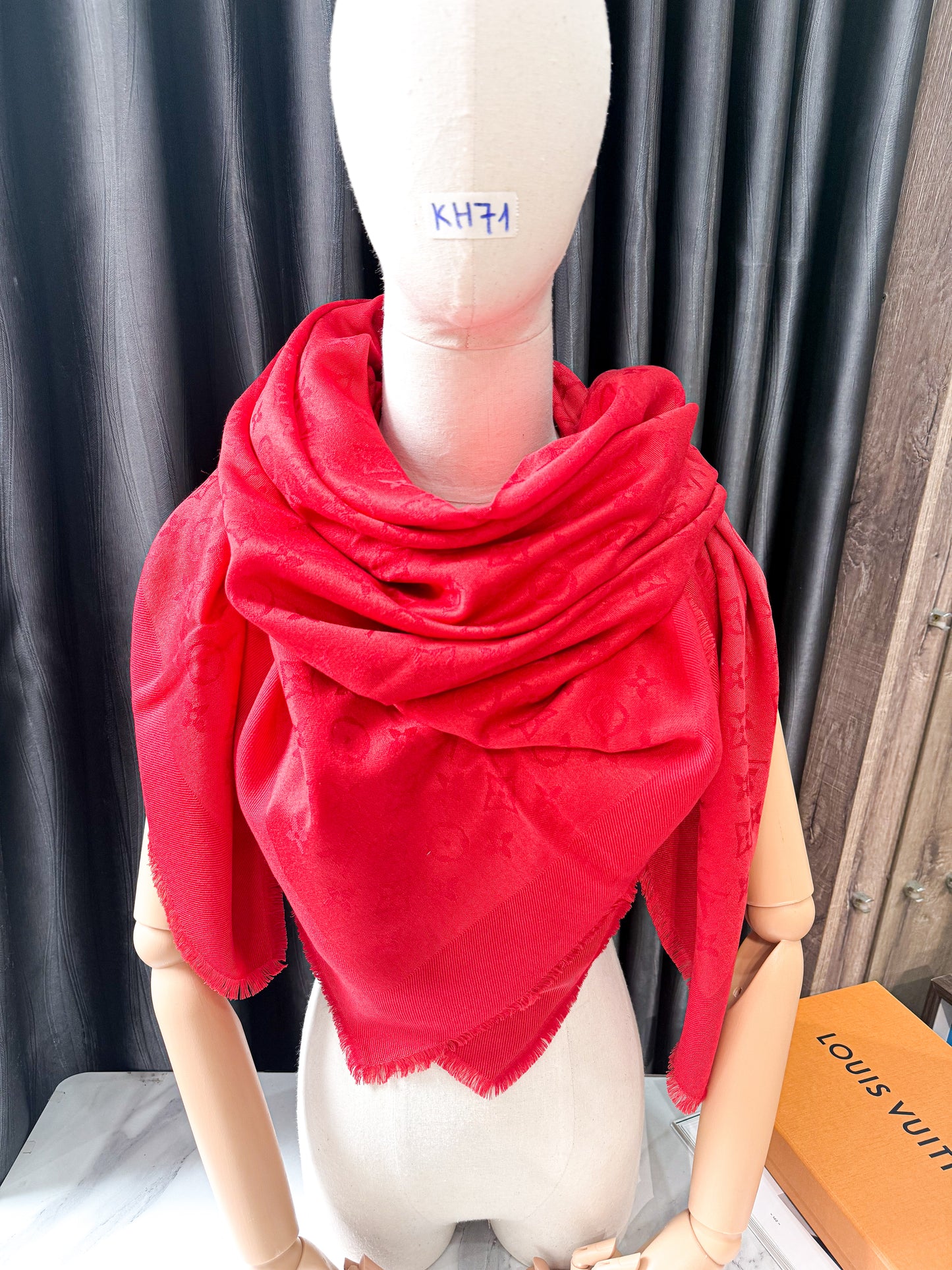 Khăn LV Đỏ KH71 5/12