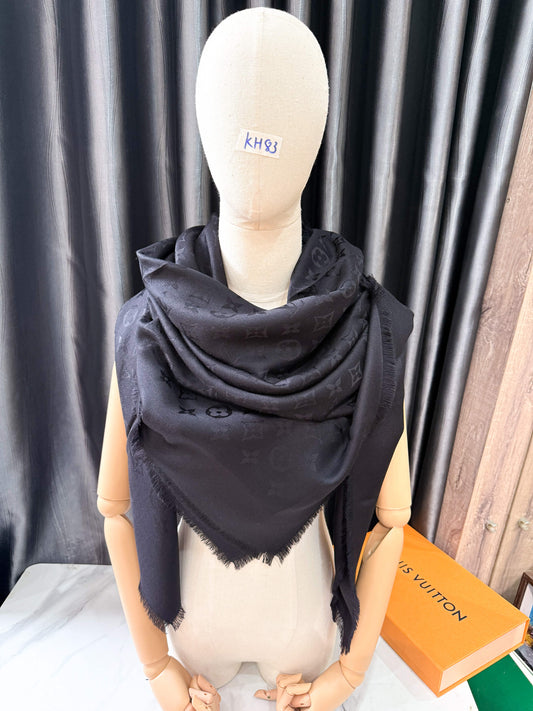 Khăn LV Đen KH83 17/12