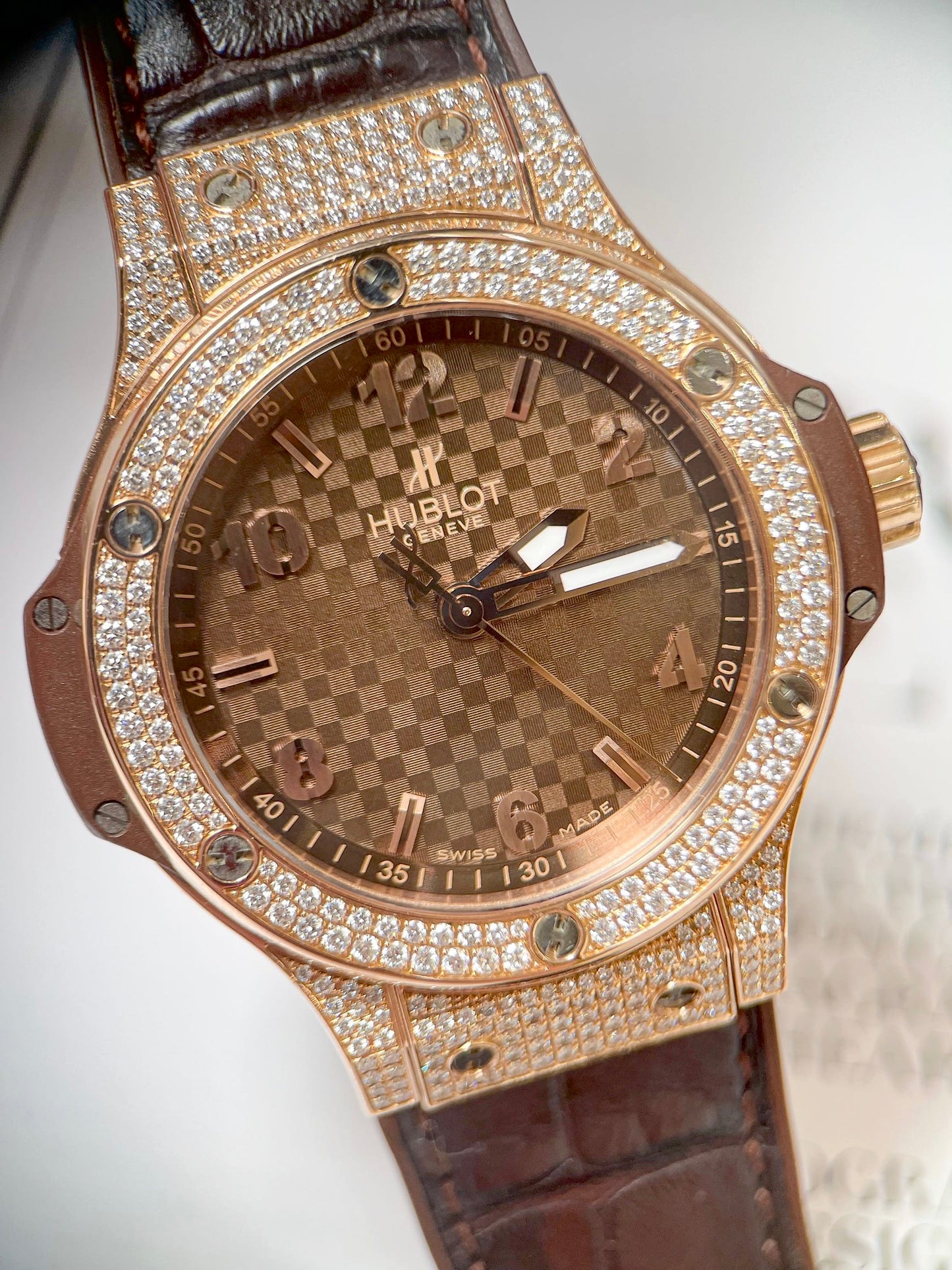 Đồng Hồ Hublot Bigbang 38mm Rose Gold Pave Diamond