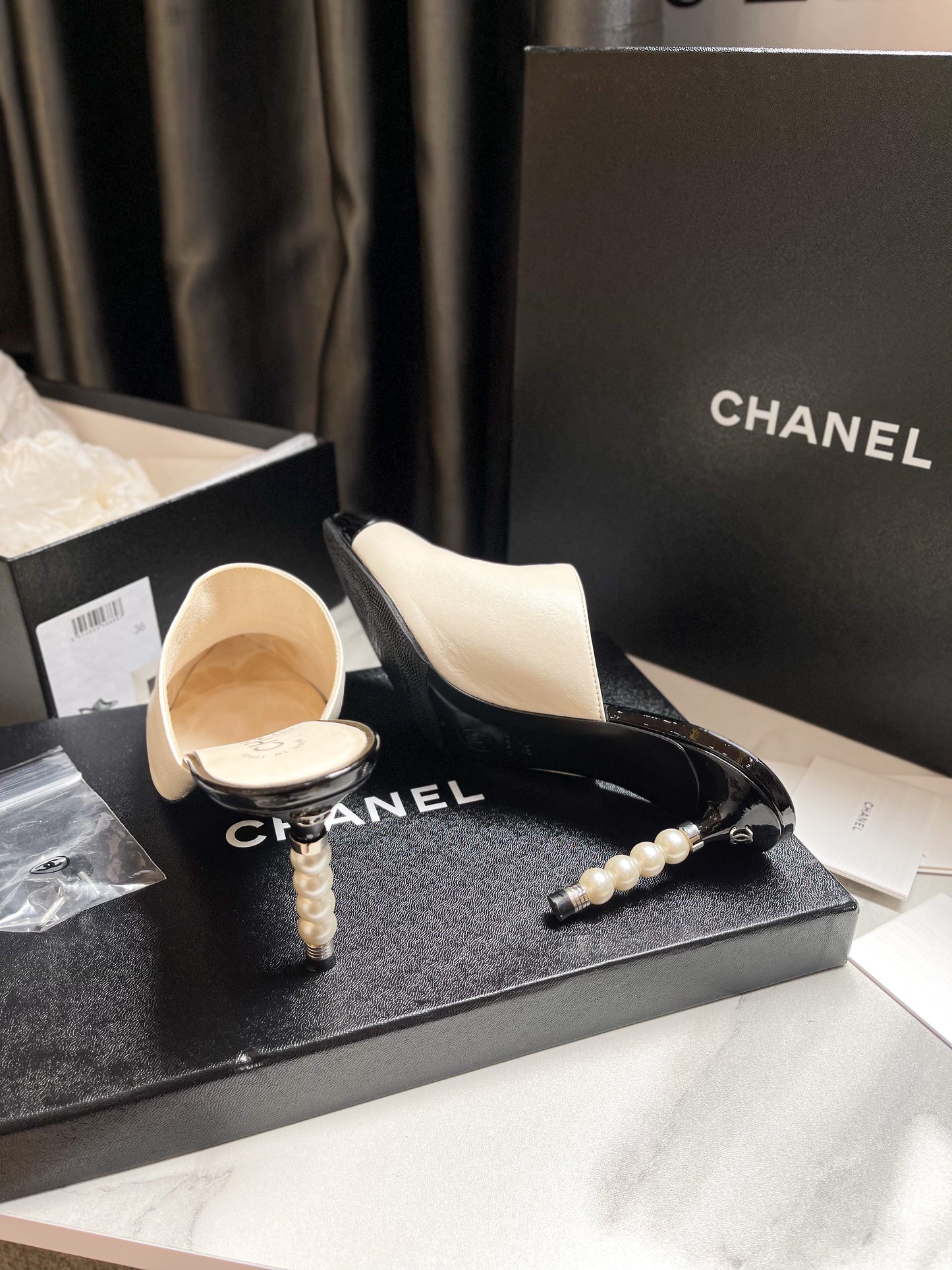 Sục Chanel Trắng