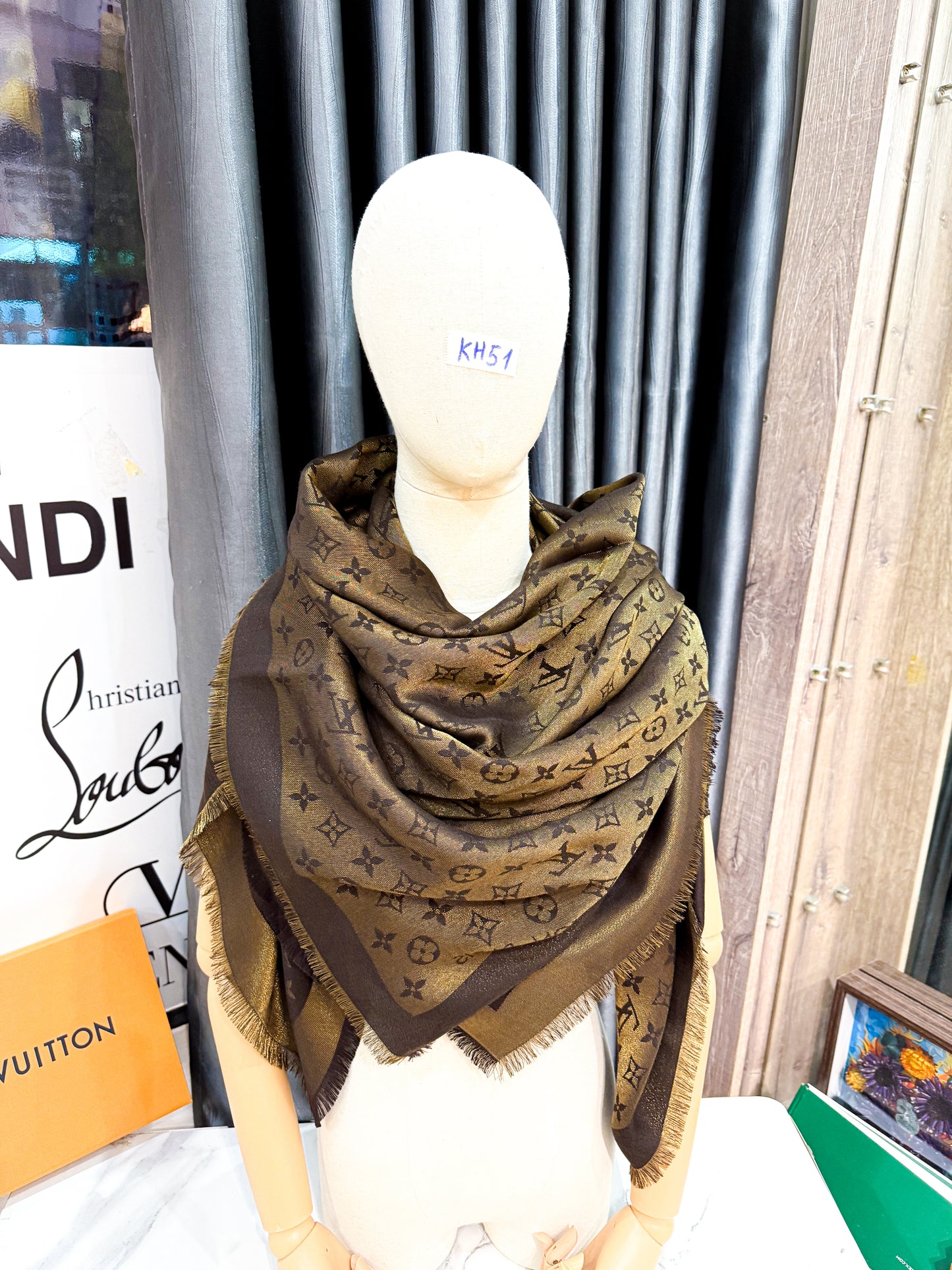 Khăn LV Nâu Ánh Kim KH51 22/11