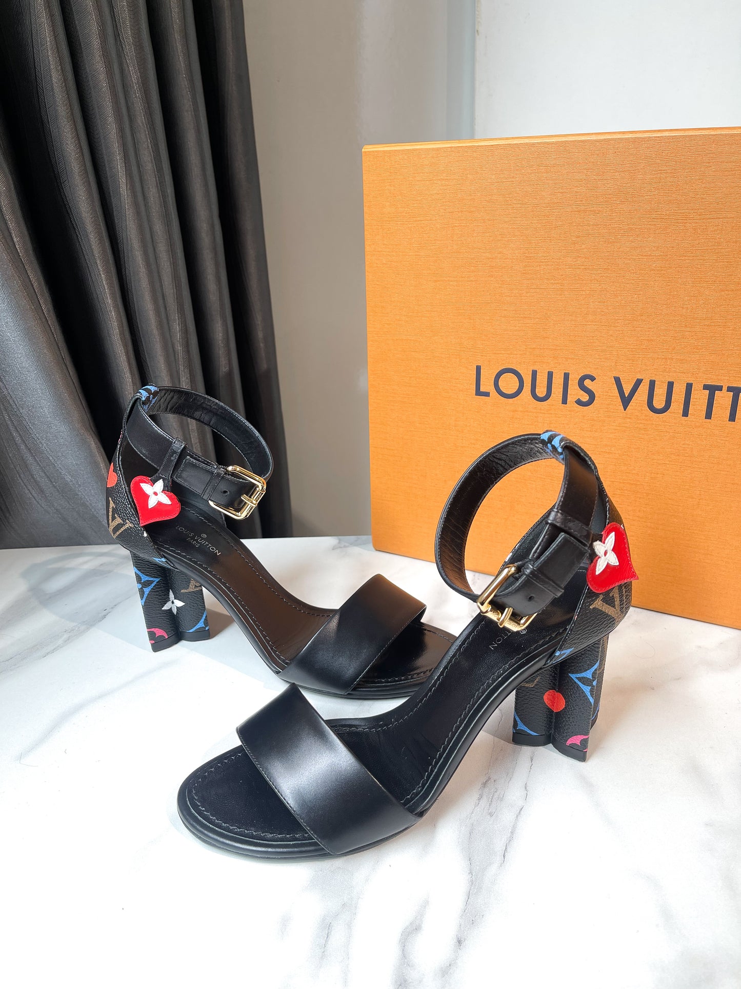 Sandal LV Gót Cờ Size 36.5