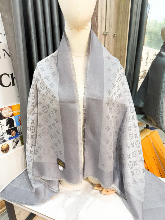 Khăn LV Ghi Ánh Kim Grey 5/4