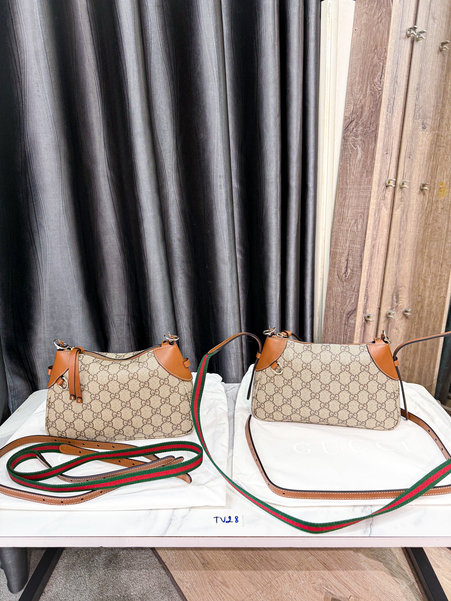 A A Gucci Emblem New TV28