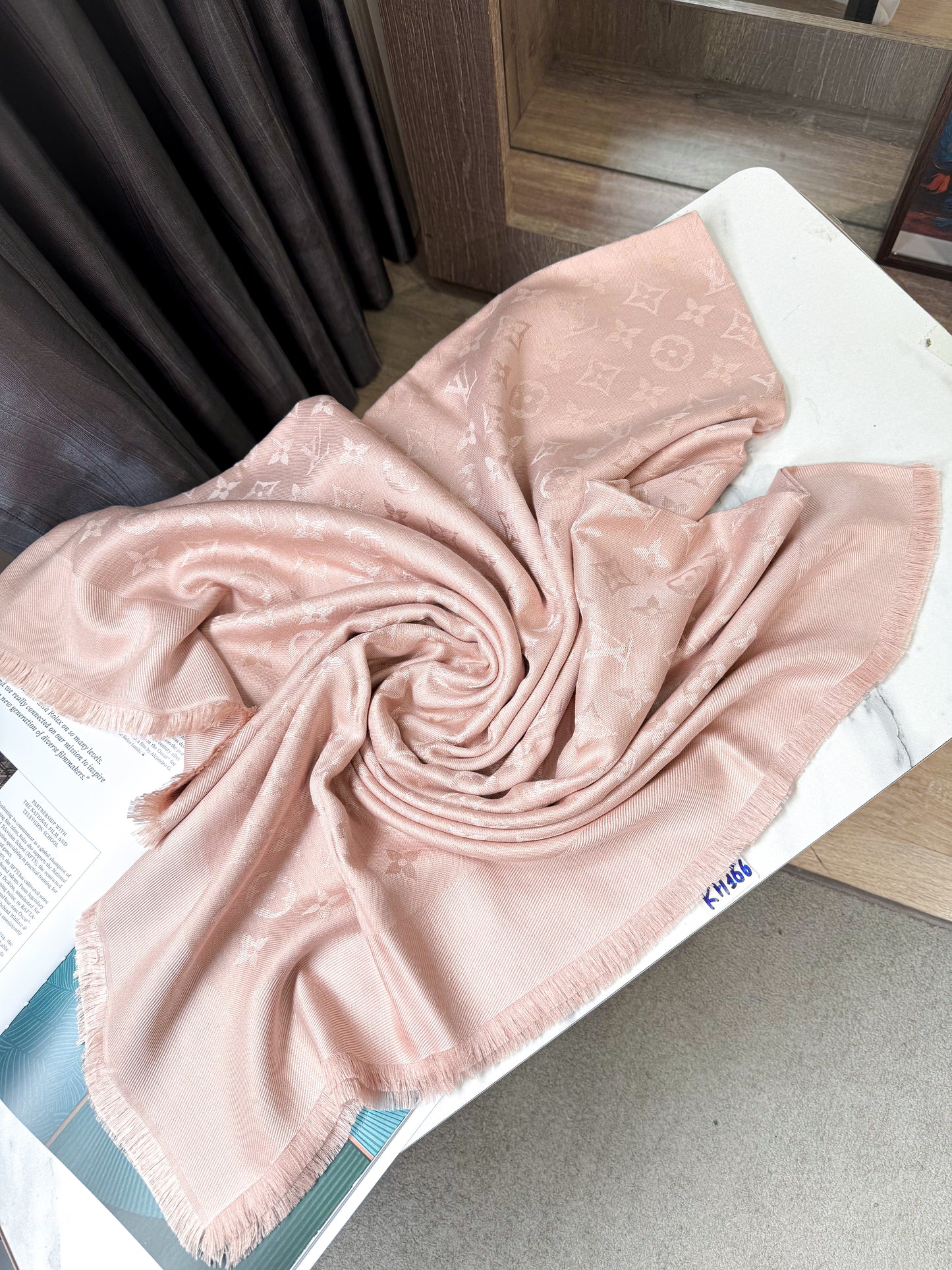 Khăn LV Tone Pink KH166