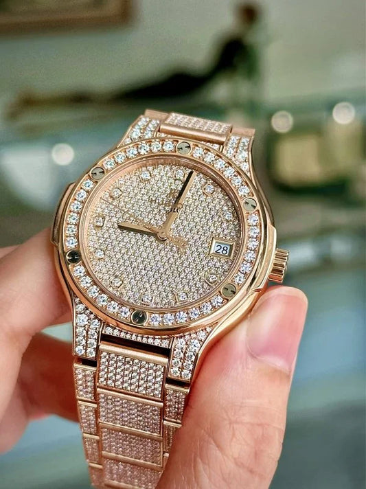 A Đồng Hồ Hublot Classic Fusion King Gold Full Pave 38mm