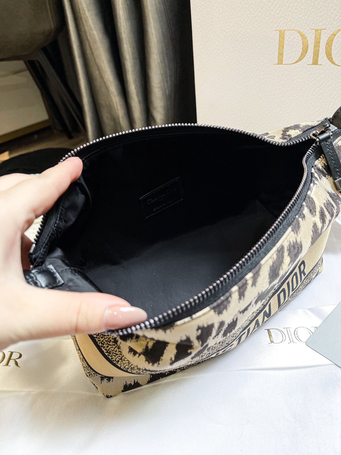 Dior-Beutel mit Leopardenmuster