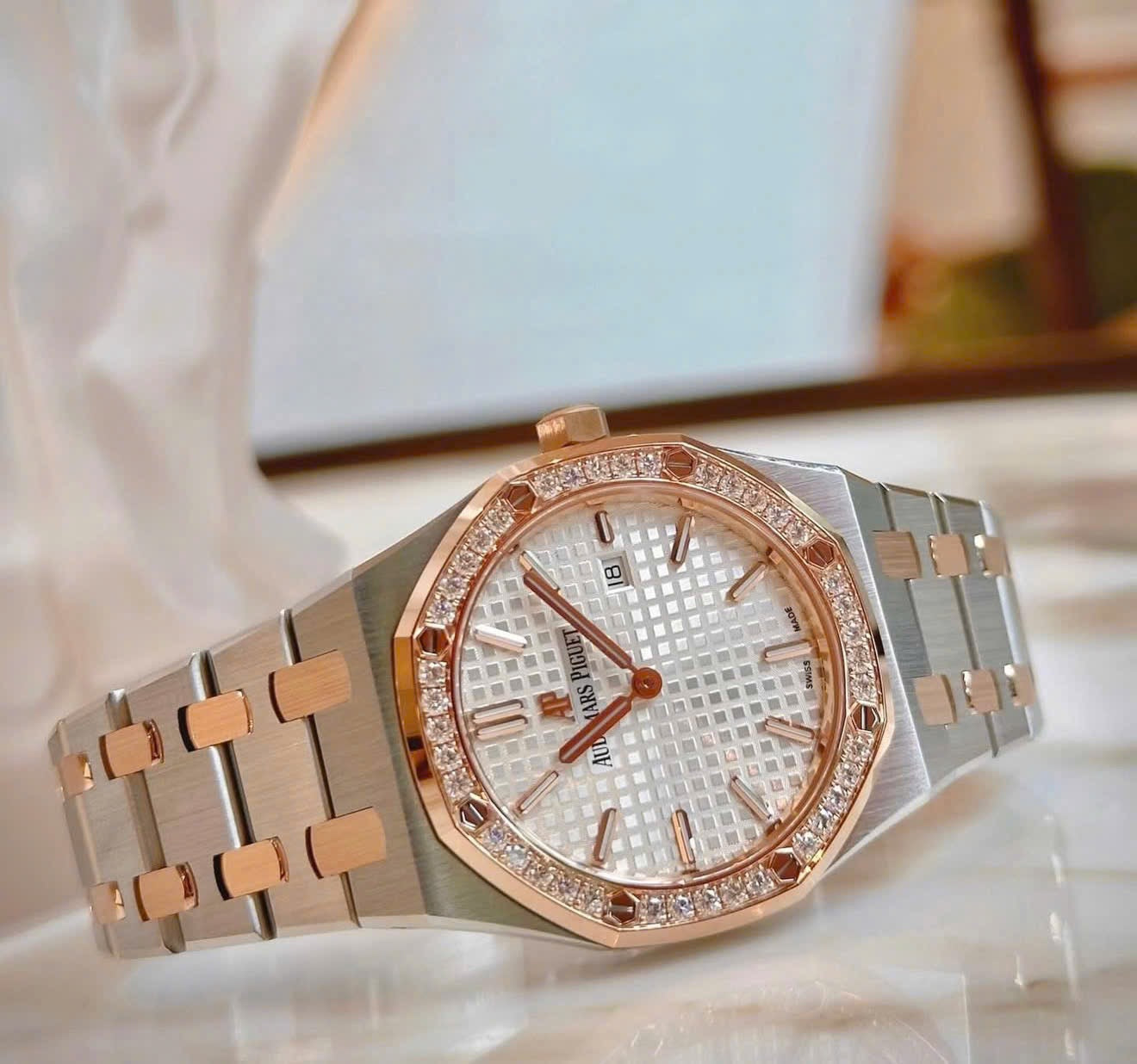 Đồng Hồ Audemars Piguet Royal Oak 67651SR White Dial size 33mm