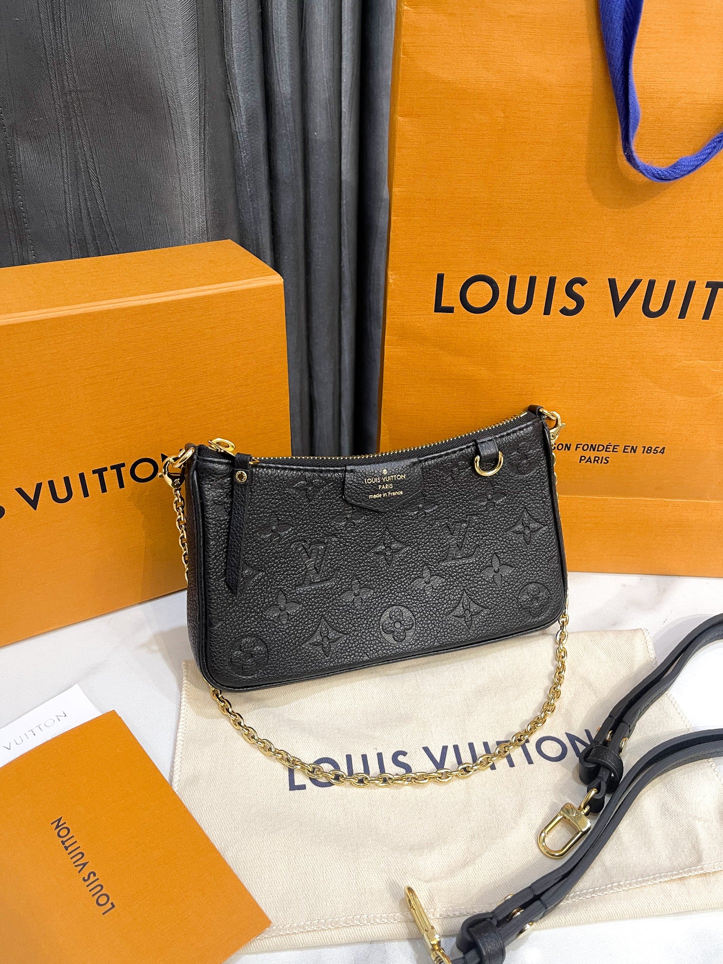 LV Easy Pouch Da Bê