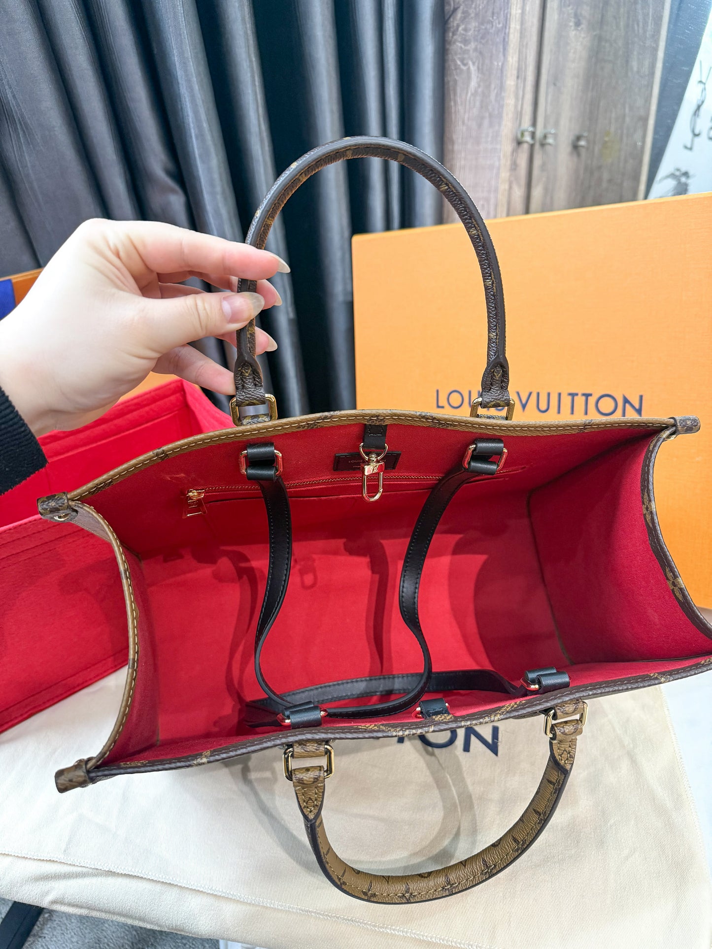 A A LV On The Go MM New