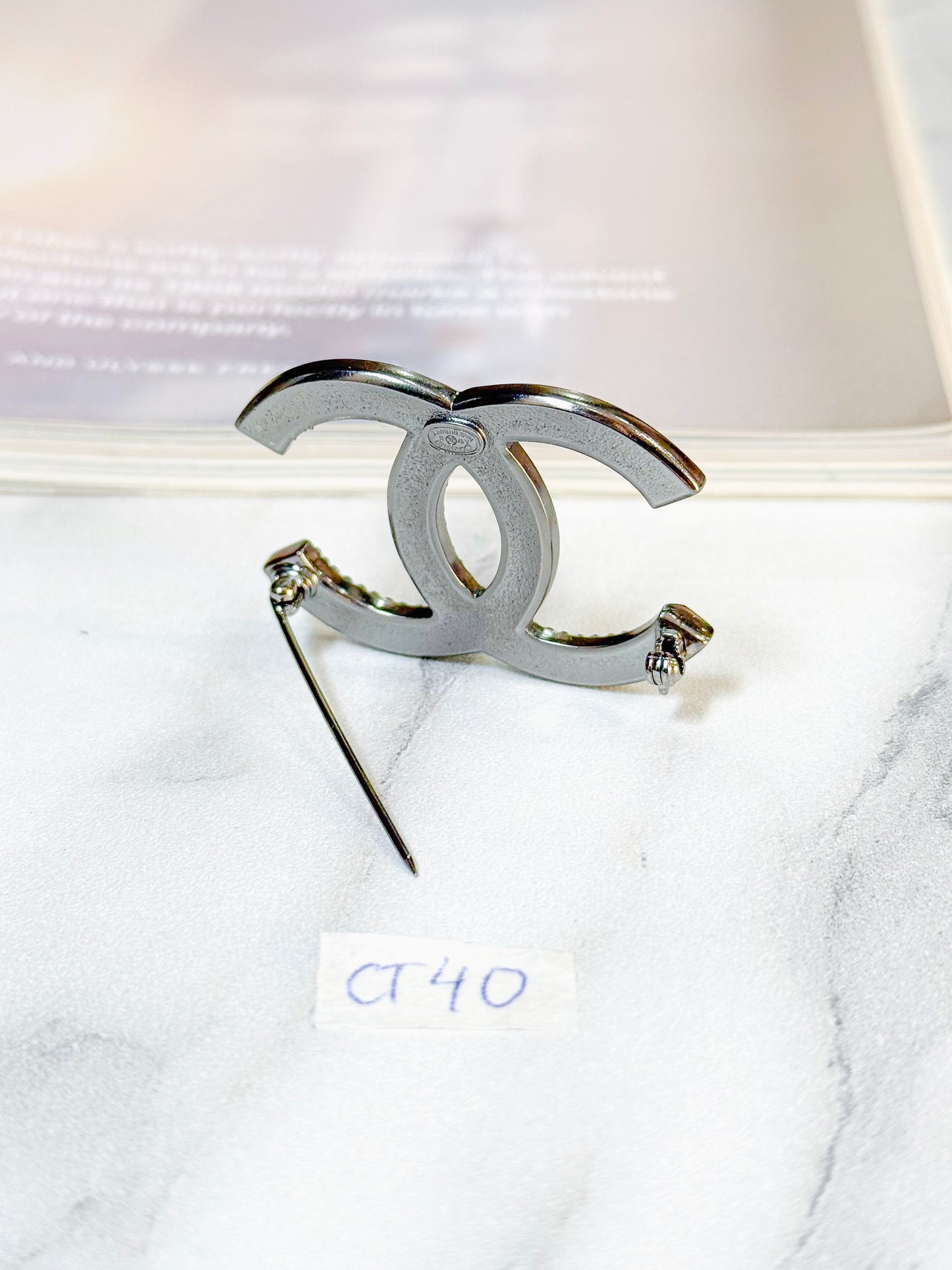 Cài Áo Chanel CT40