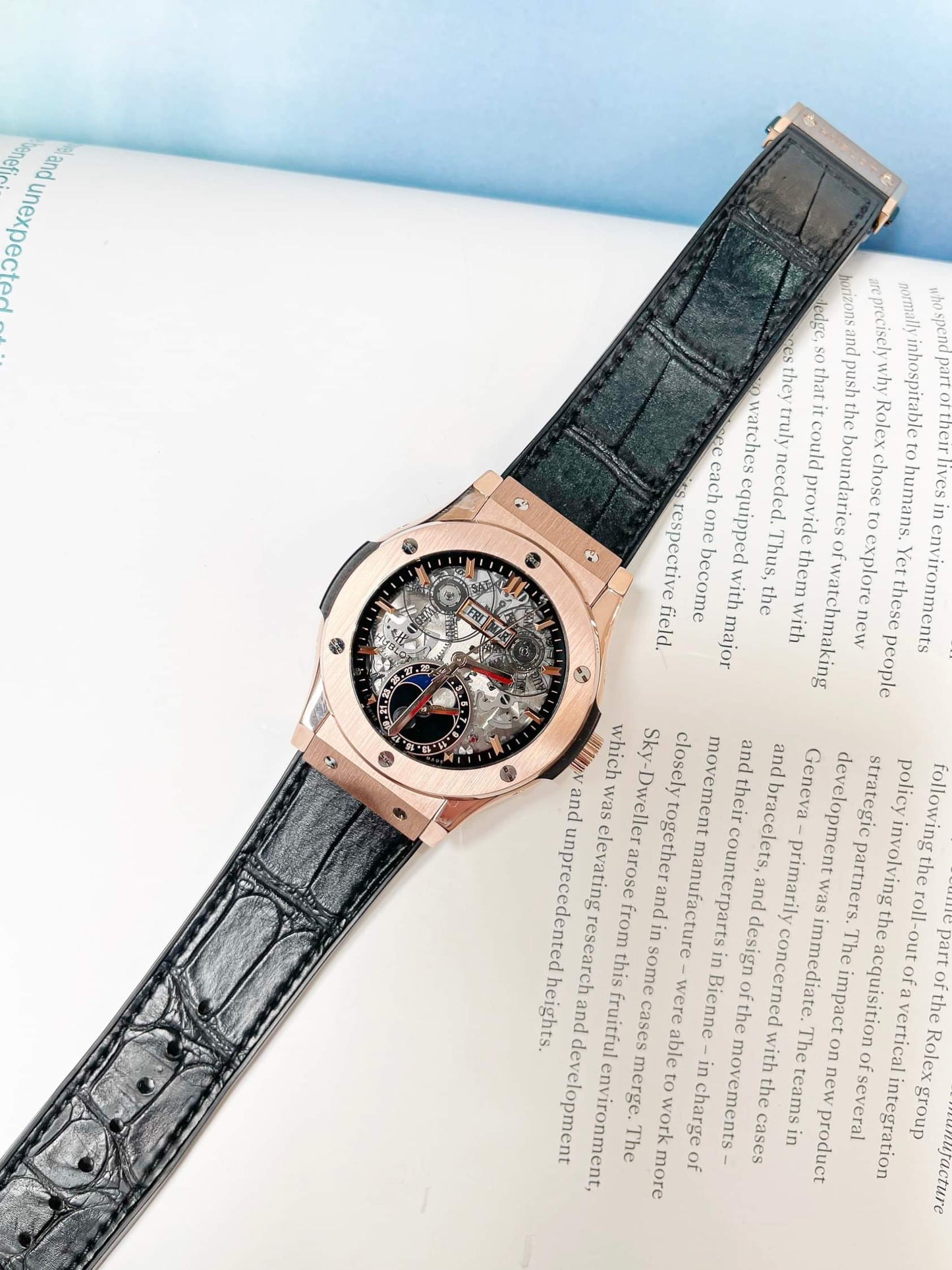 Đồng Hồ Hublot Classic Fusion MoonPhase Rose Gold 42mm