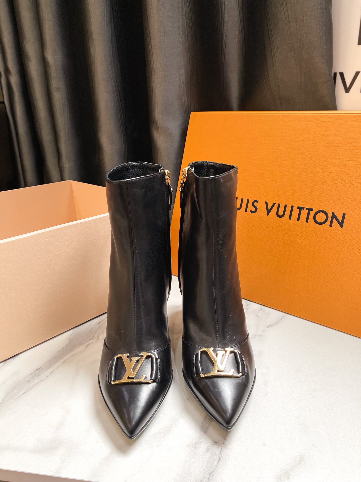 Boot LV Đen Size 37