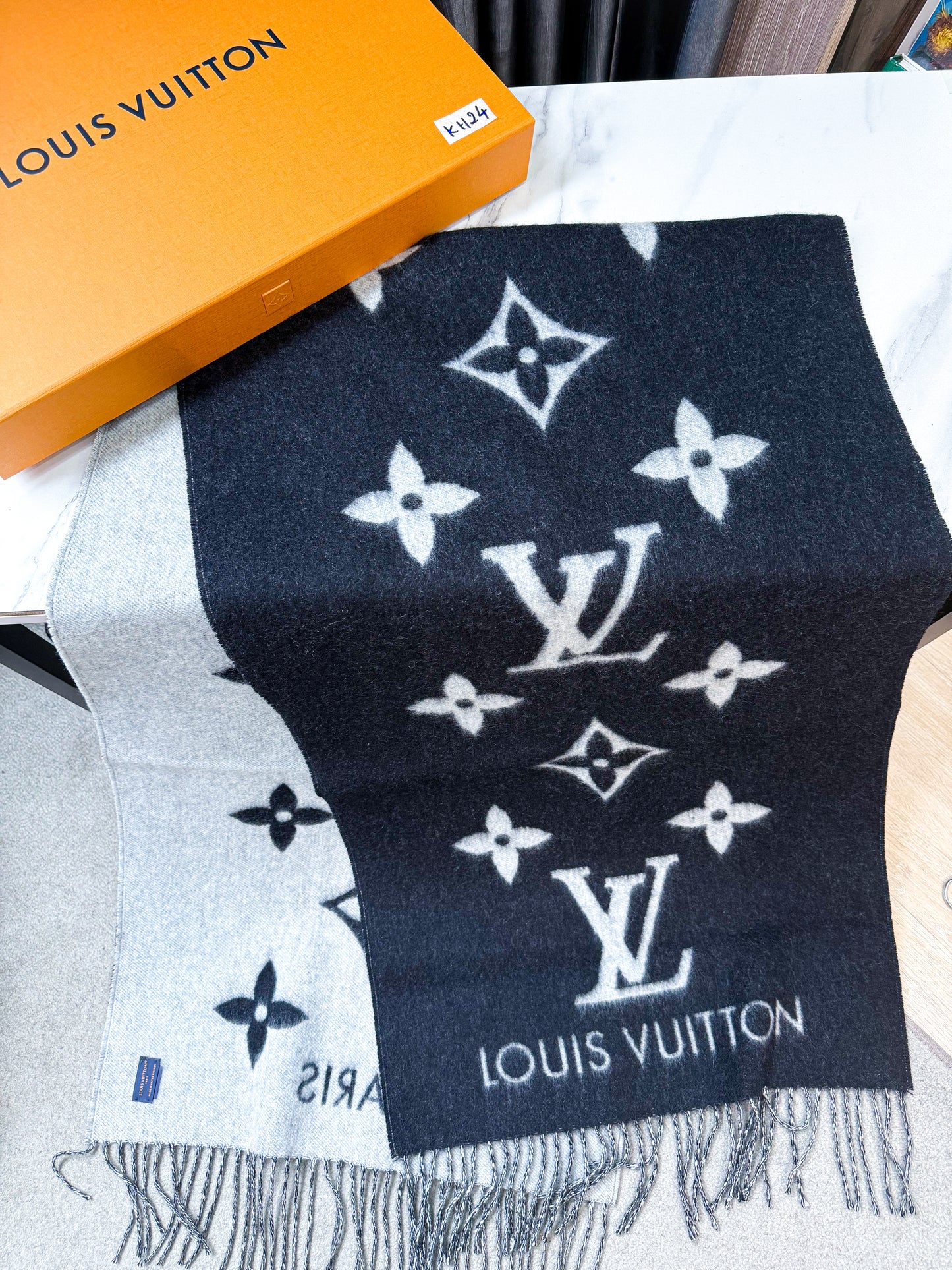 Khăn LV Cashmere Đen Ghi KH23 6/11