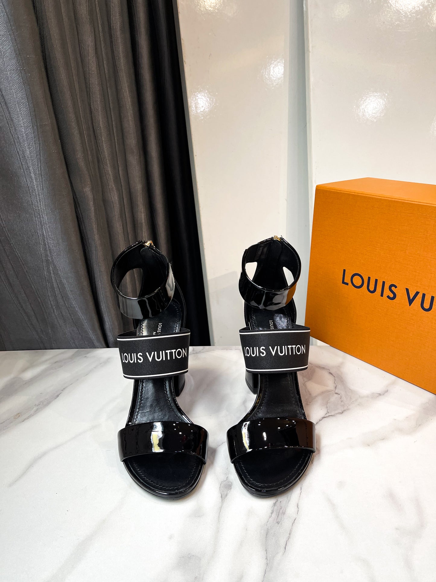 Sandal LV Quai Chun Size 36.5