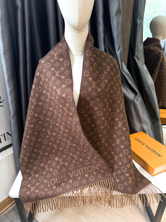 Khăn LV Cashmere Nâu Logo Nhỏ
