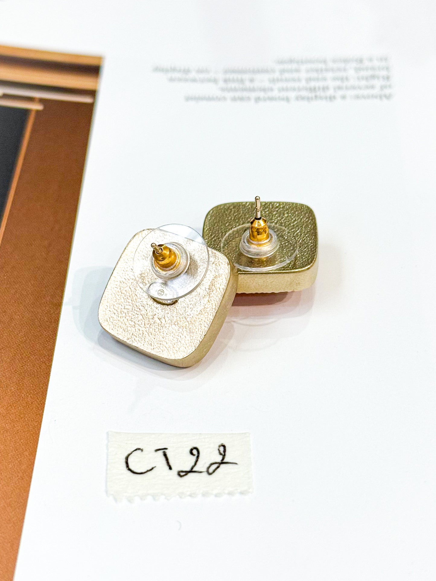 Khuyên Tai Chanel Cam CT22