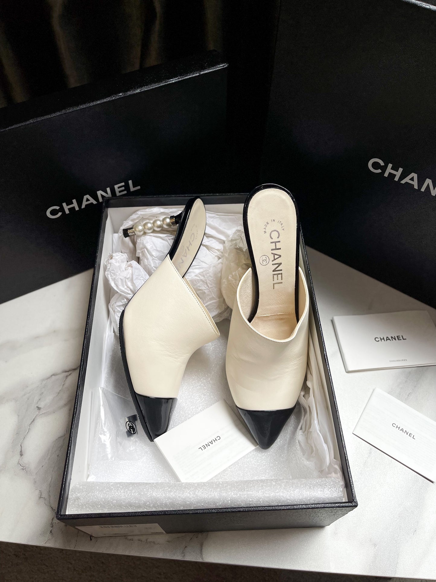 Sục Chanel Trắng