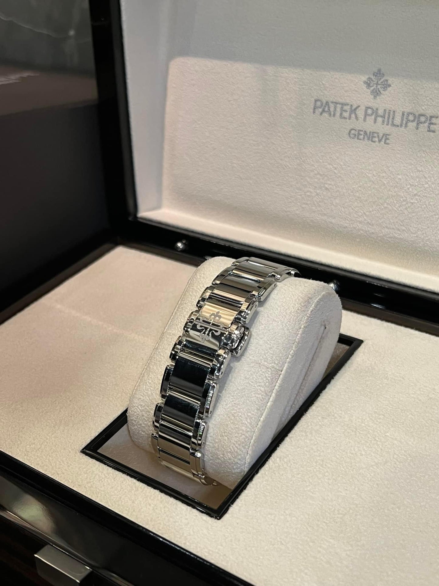 Đồng Hồ Patek Philippe Twenty~4 7300/1200A Olive Green