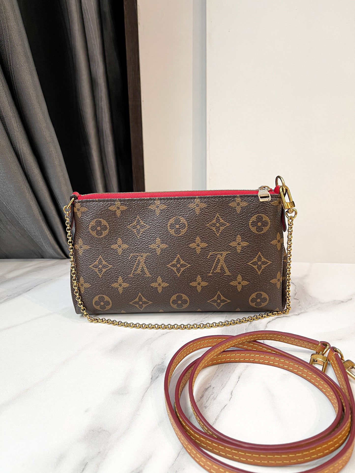 LV Pallas Clutch