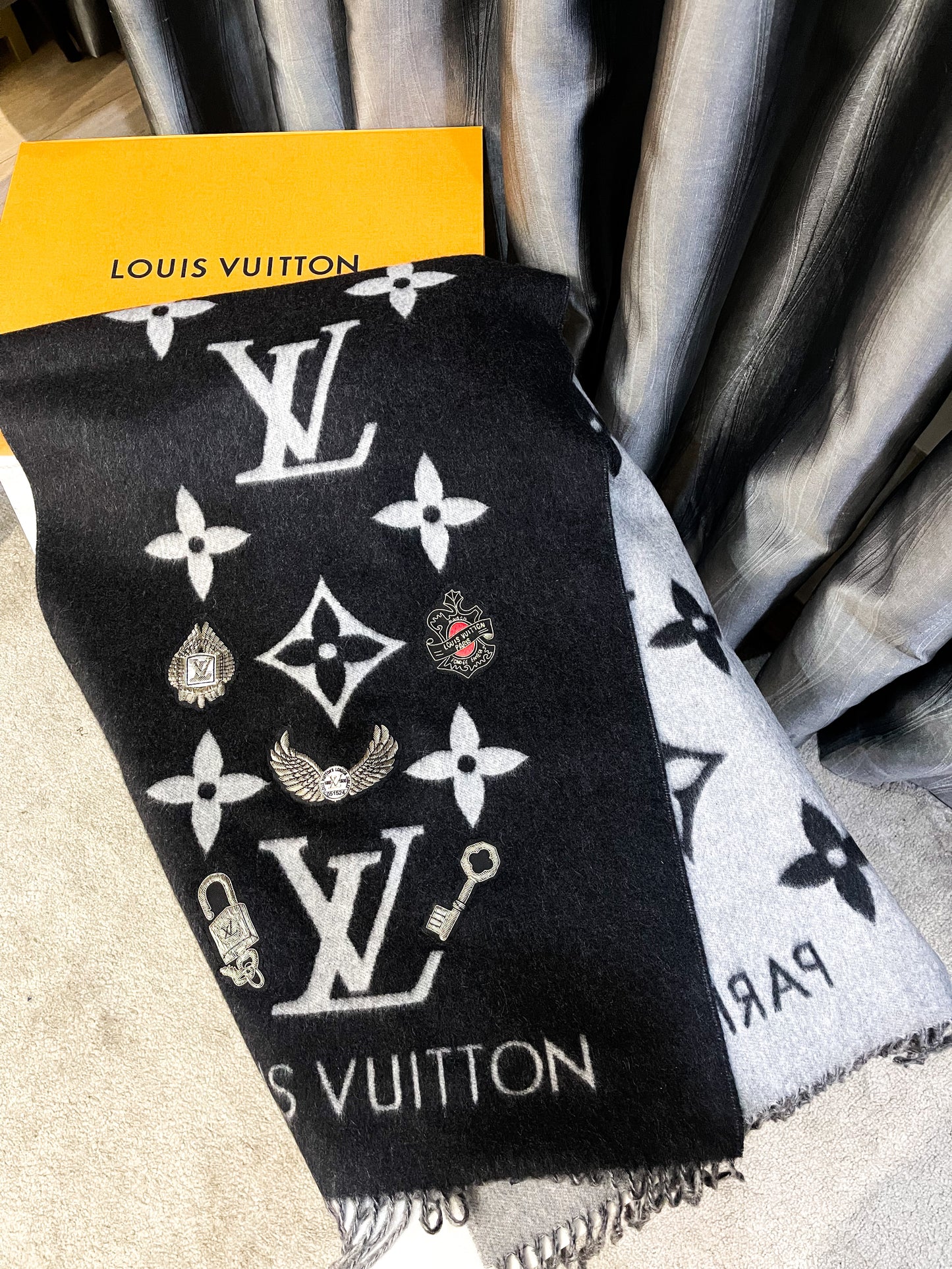 Khăn LV Cashmere Reykjavic Charm