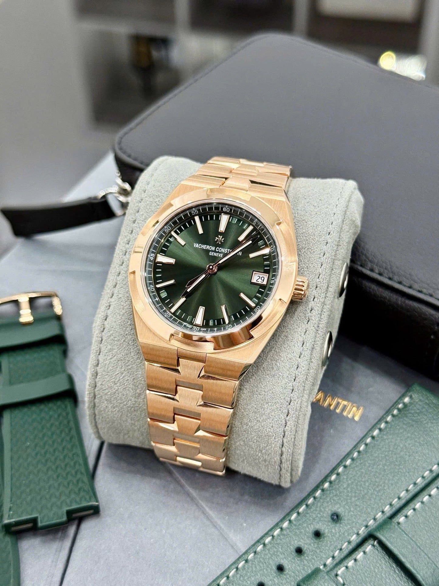 Đồng Hồ Vacheron Constantin Overseas 4520V/210R-B967 Green