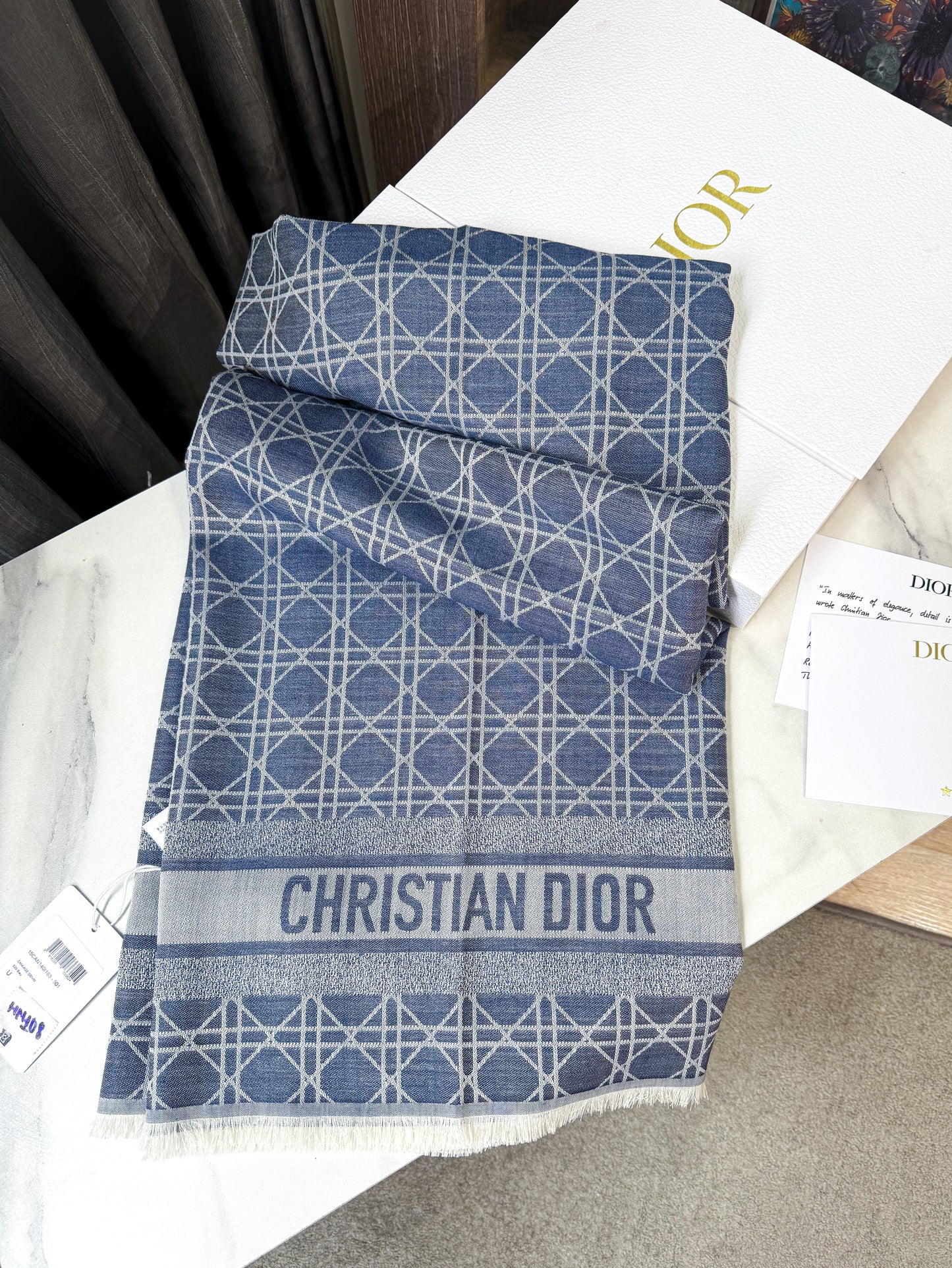 Khăn Dior New Khổ 140x140 HN108