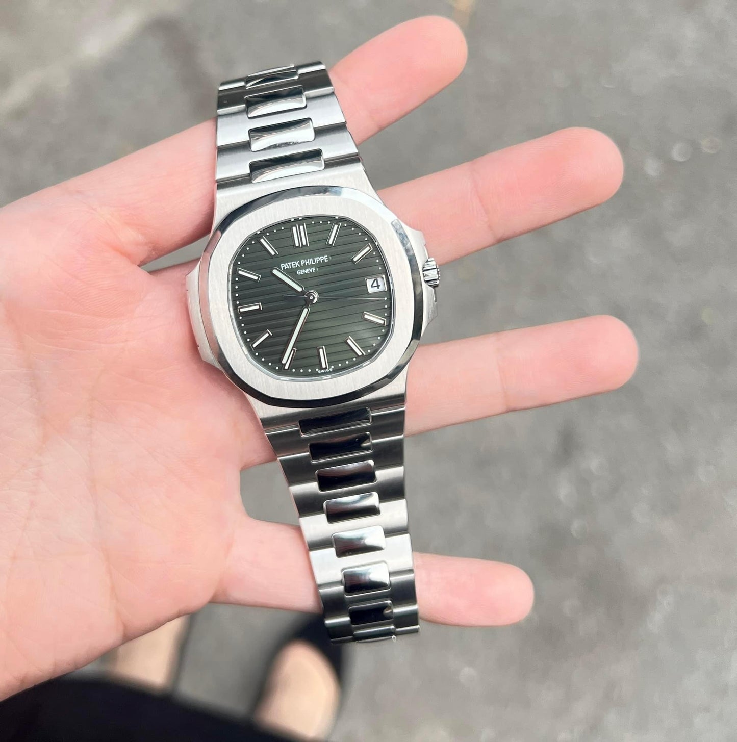 Đồng Hồ Patek Philippe Nautilus 5711/1A-014 Olive Green