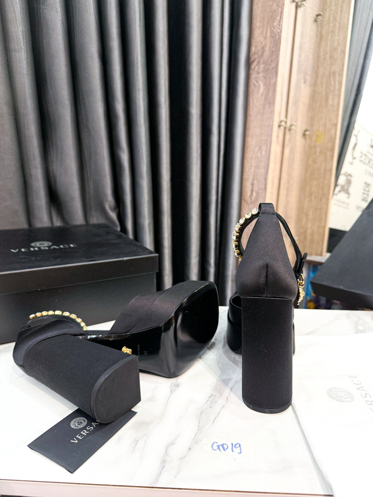 Giày Versace Size 38 New GD19