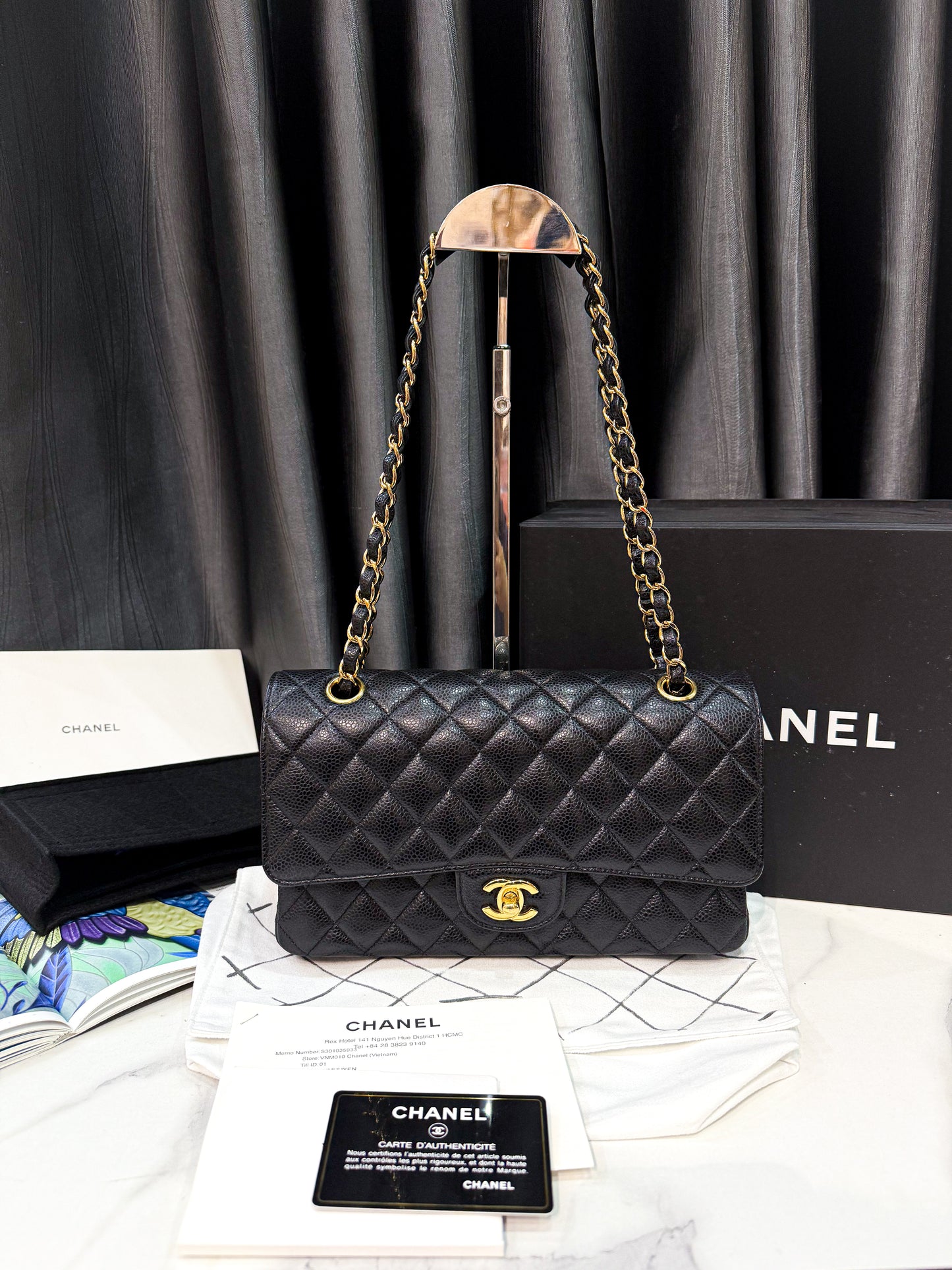 A A A Chanel Classic M Caviar Đen