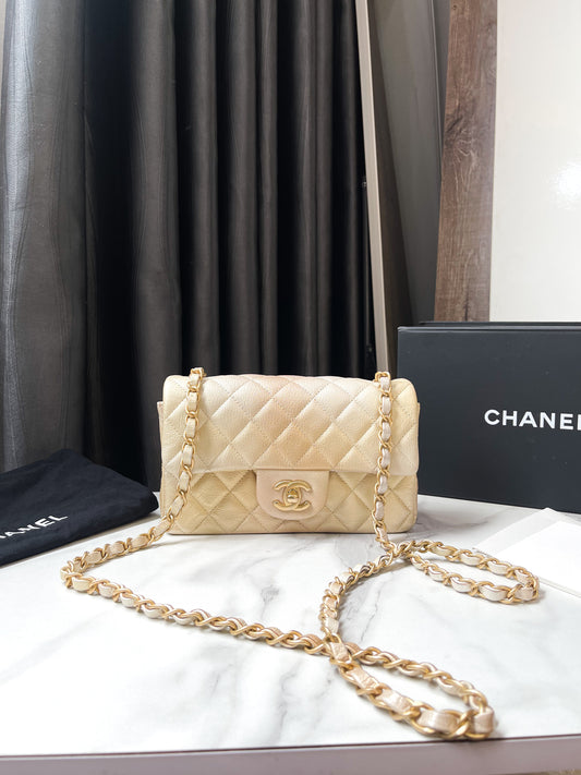 Chanel Mini8