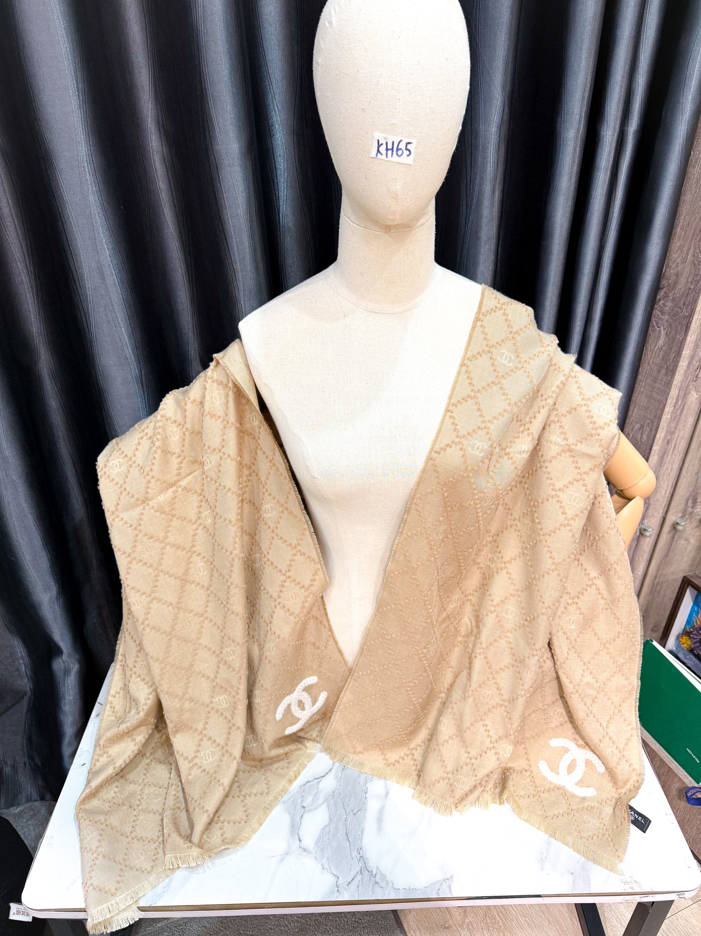Khăn Choàng Chanel Begie KH65 1/12