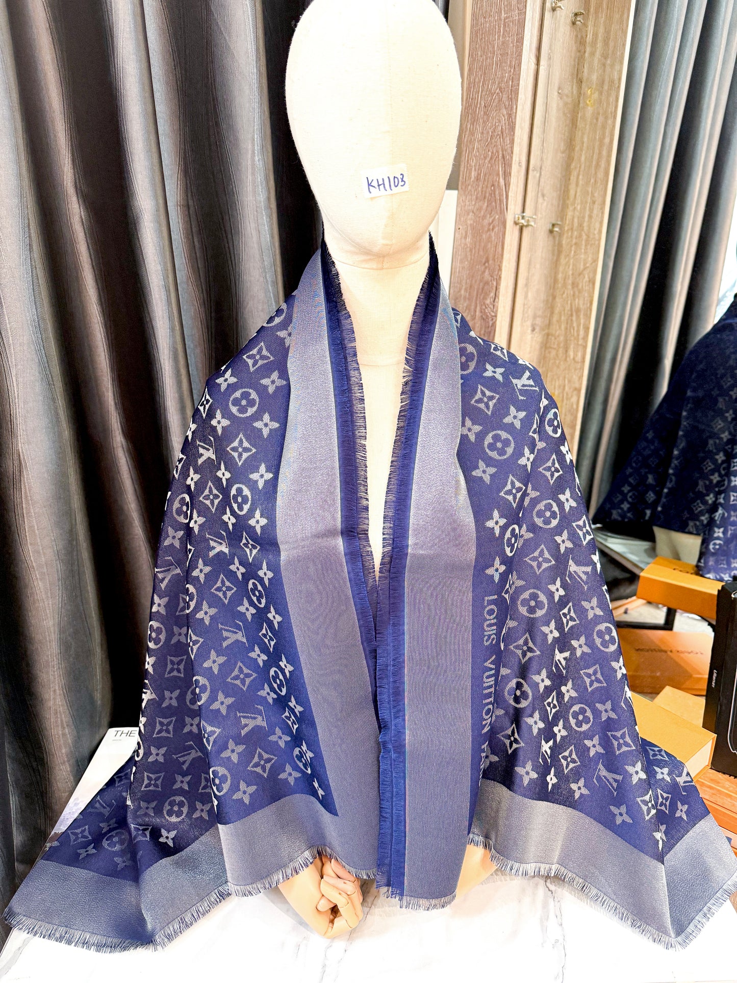 Khăn LV Ánh Kim Xanh KH103 8/1